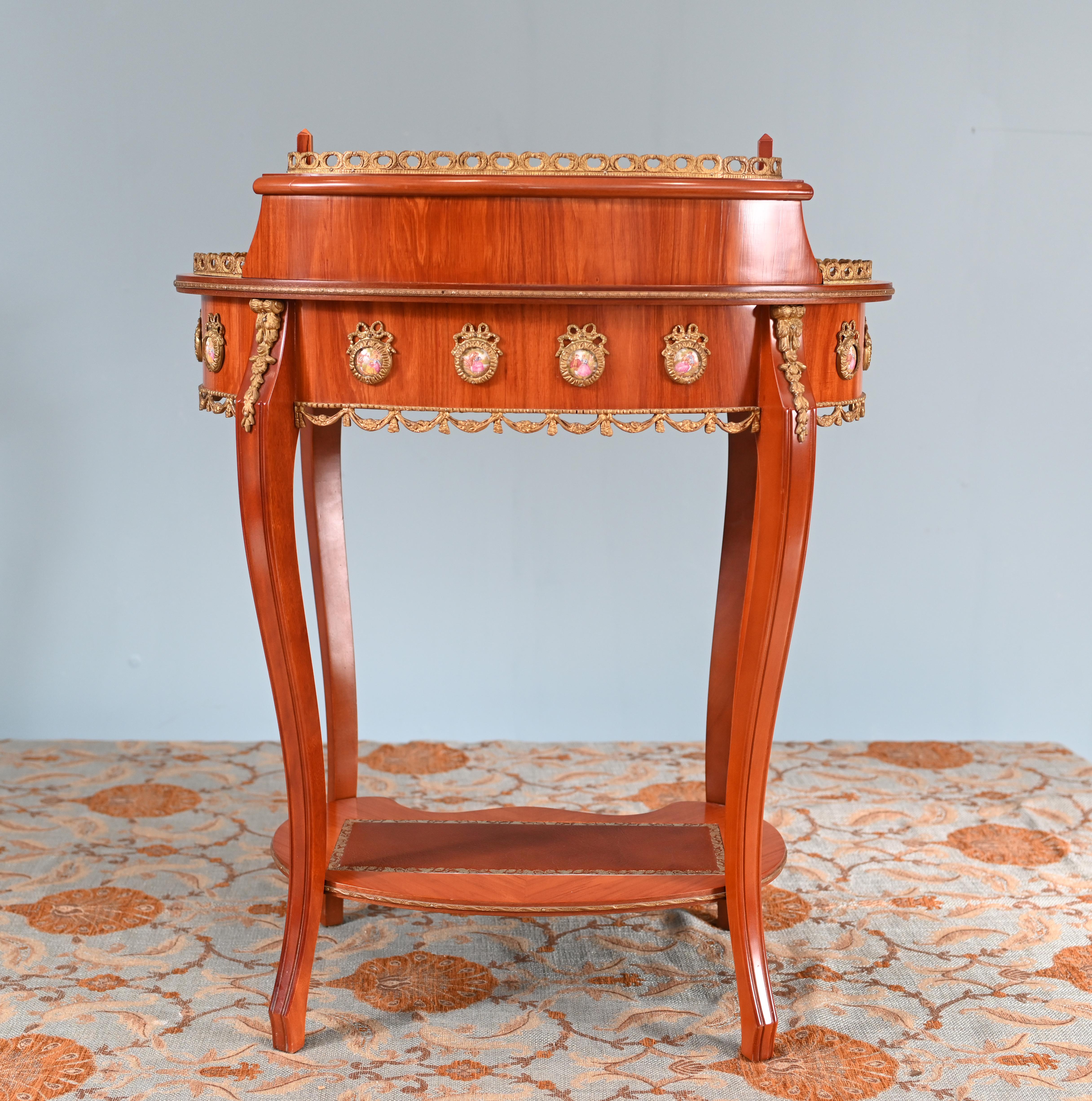 Petite French Ladies Desk Schreibtisch Sèvres Plaques im Angebot 5