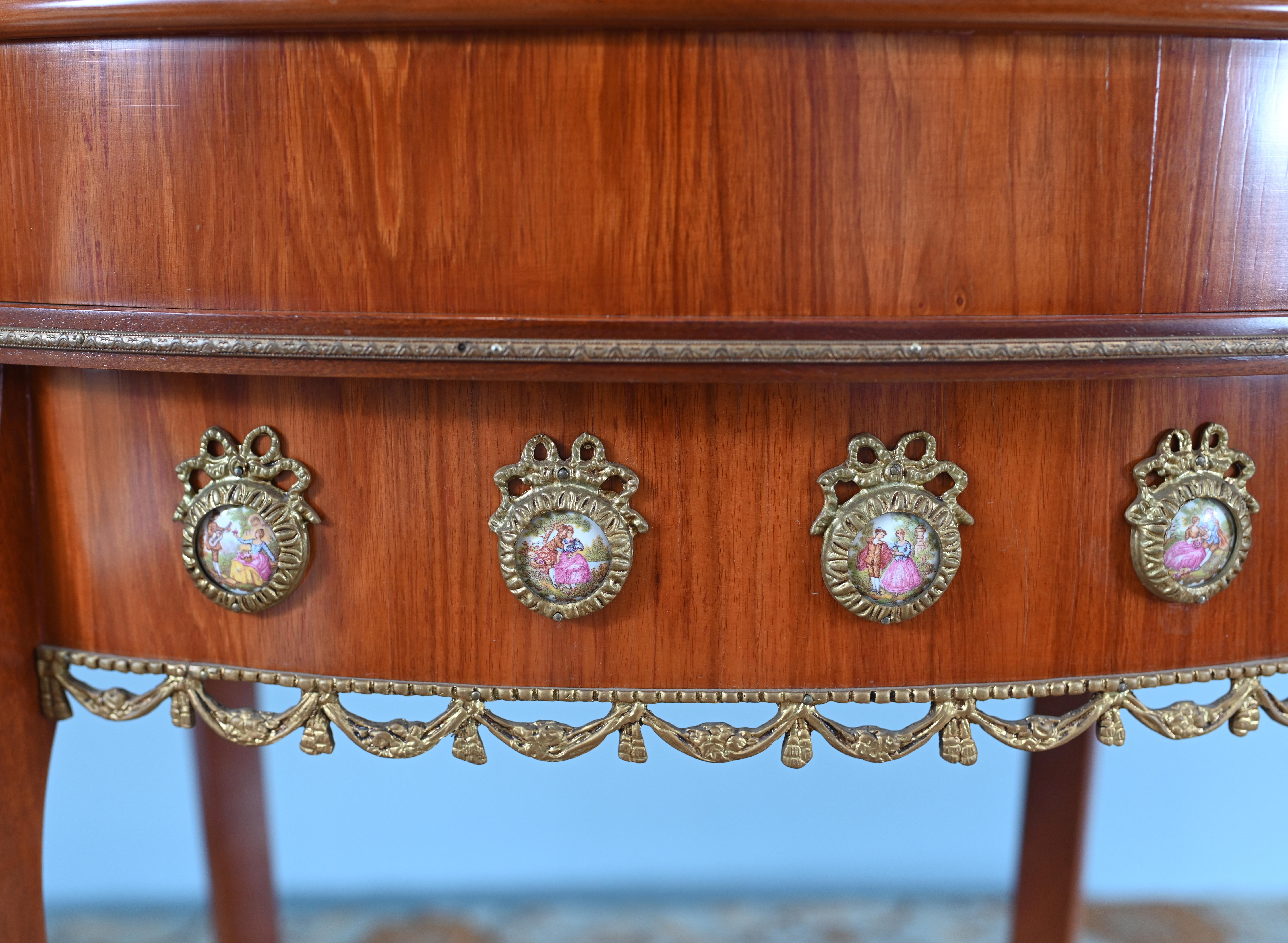 Petite French Ladies Desk Schreibtisch Sèvres Plaques im Angebot 6