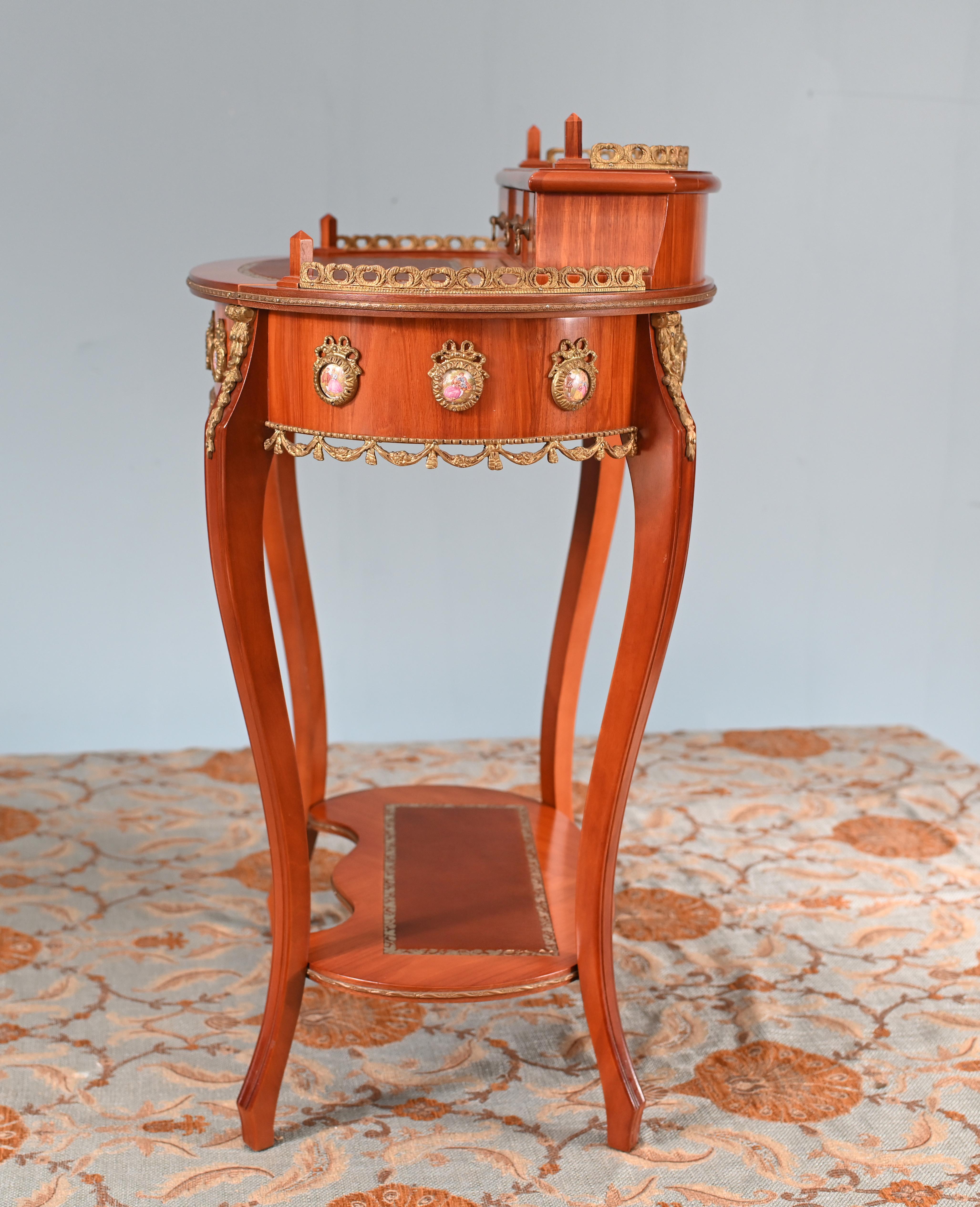 Petite French Ladies Desk Schreibtisch Sèvres Plaques im Angebot 3