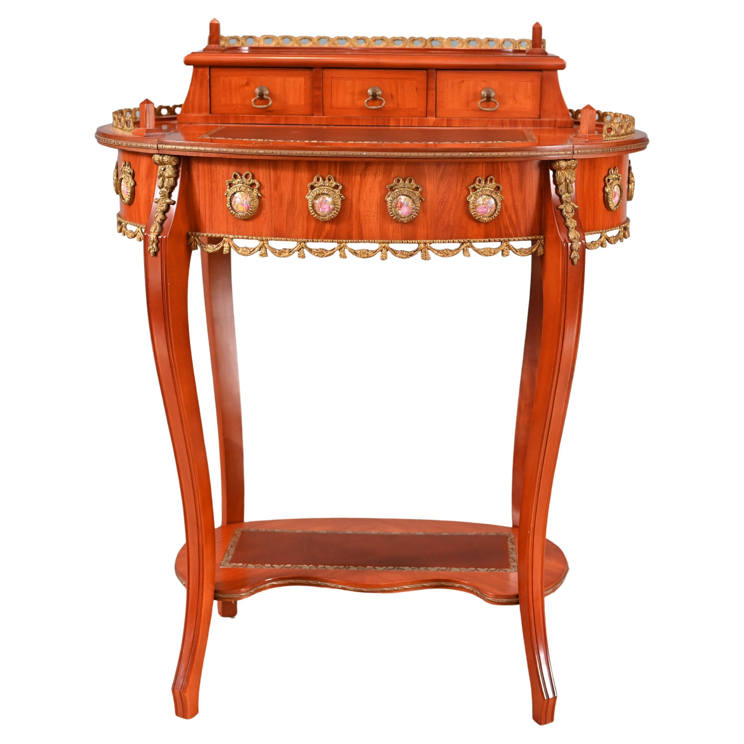 Petite French Ladies Desk Schreibtisch Sèvres Plaques im Angebot