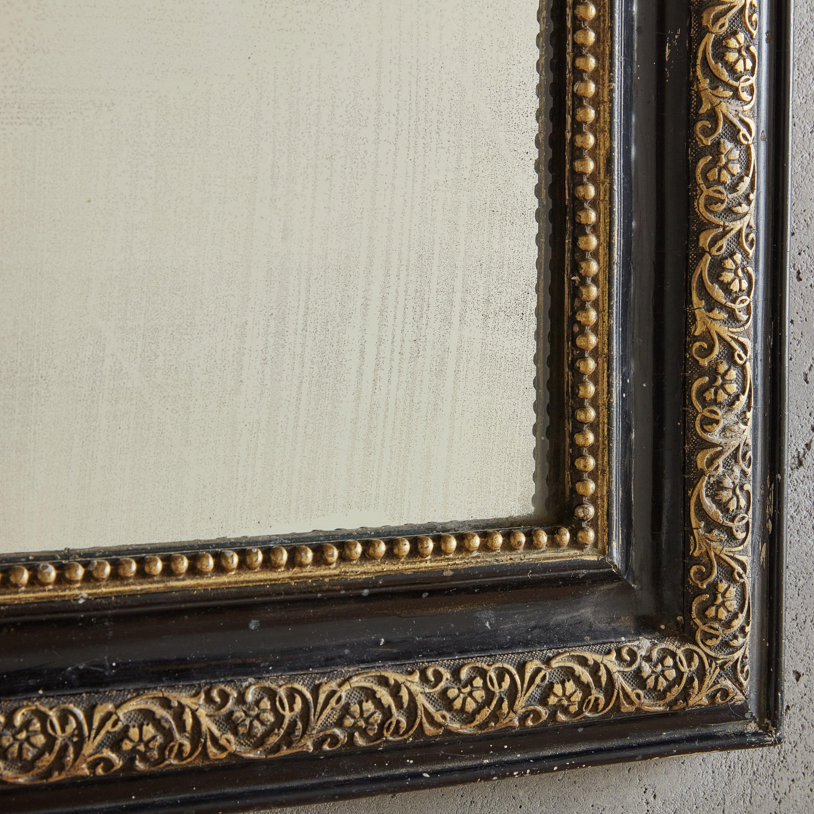Espejo de pared Petite francés Louis Philippe de madera negra con detalles dorados Francés