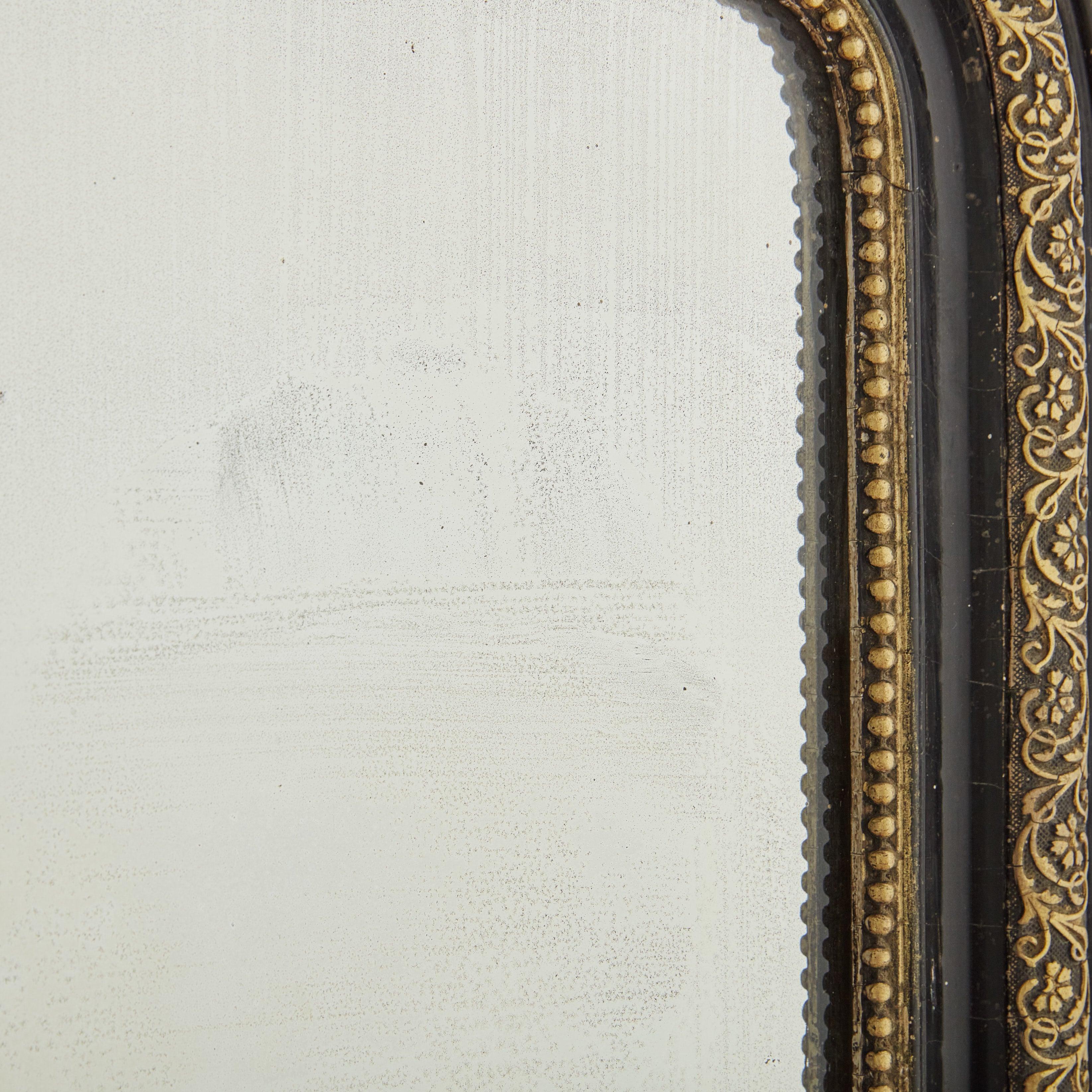 Espejo de pared Petite francés Louis Philippe de madera negra con detalles dorados en Bueno Estado en Chicago, IL