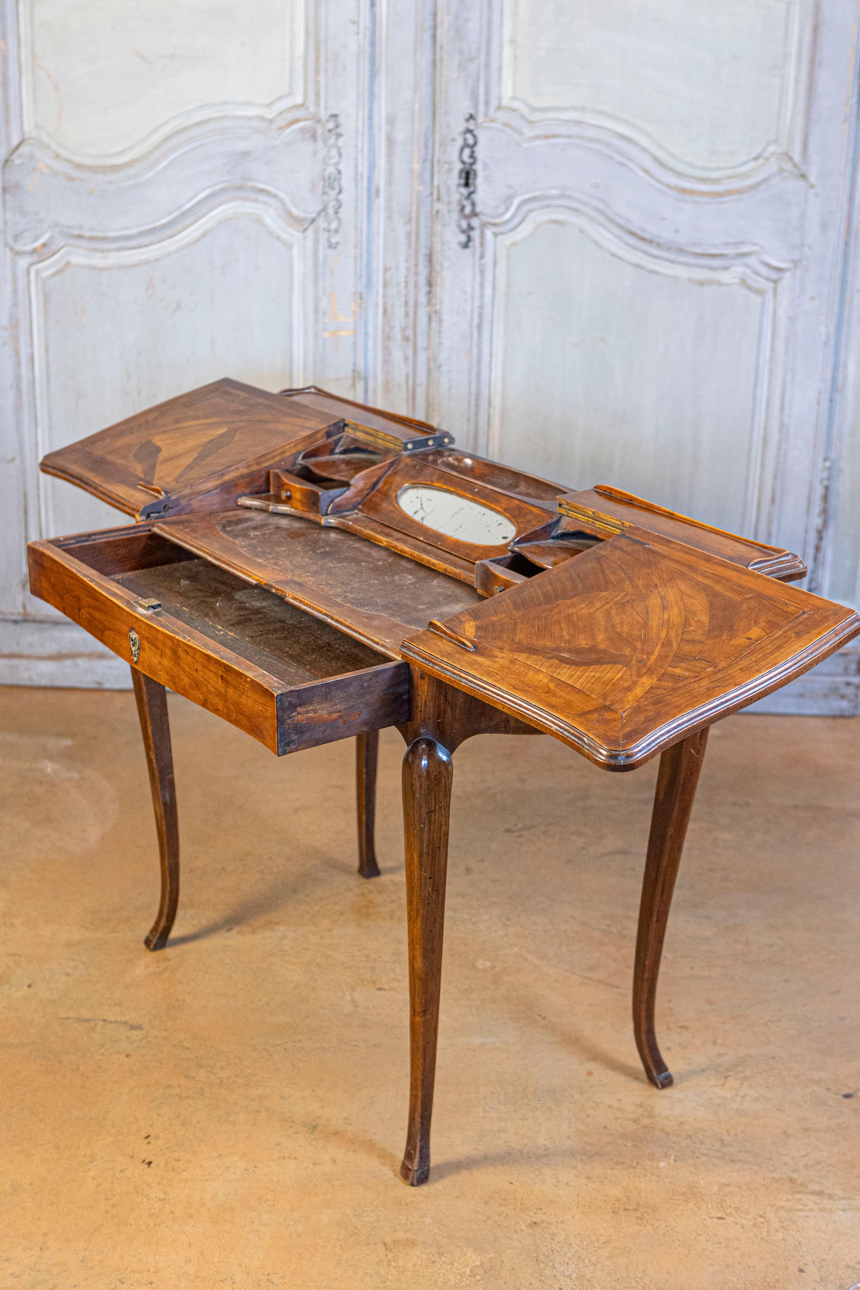 Petite French Louis XV Style Walnut Slant-Front Desk, Stamped, circa 1810 In Good Condition For Sale In Atlanta, GA