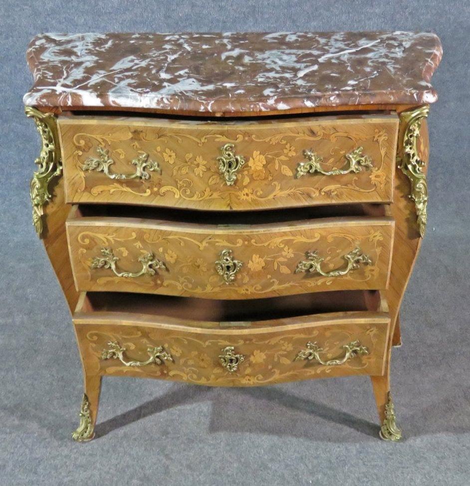 Petite French Louis XV Walnut Satinwood Inlaid Commode Foyer Cabinet, Circa 1900 In Good Condition For Sale In Swedesboro, NJ