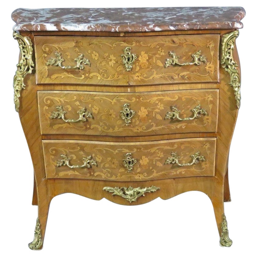 Petite Commode Foyer Français Louis XV en Noyer Satiné et Marqueterie, Circa 1900 en vente