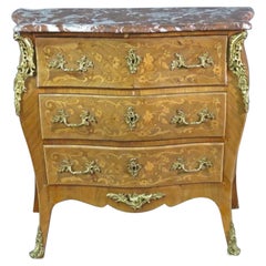 Petite Commode Foyer Français Louis XV en Noyer Satiné et Marqueterie, Circa 1900