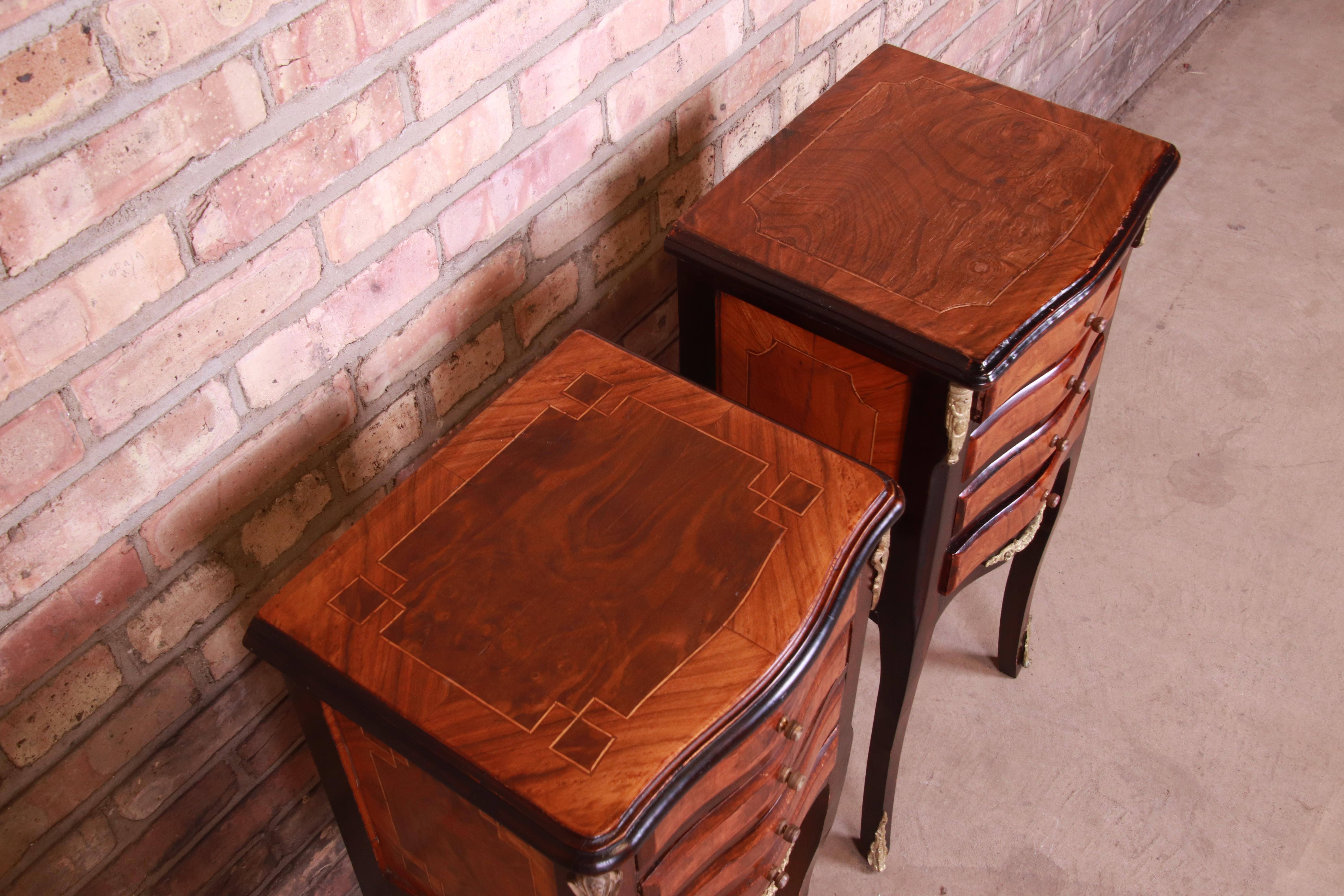 Petite French Provincial Louis XV Mahogany and Burl Wood Nightstands, Pair For Sale 7