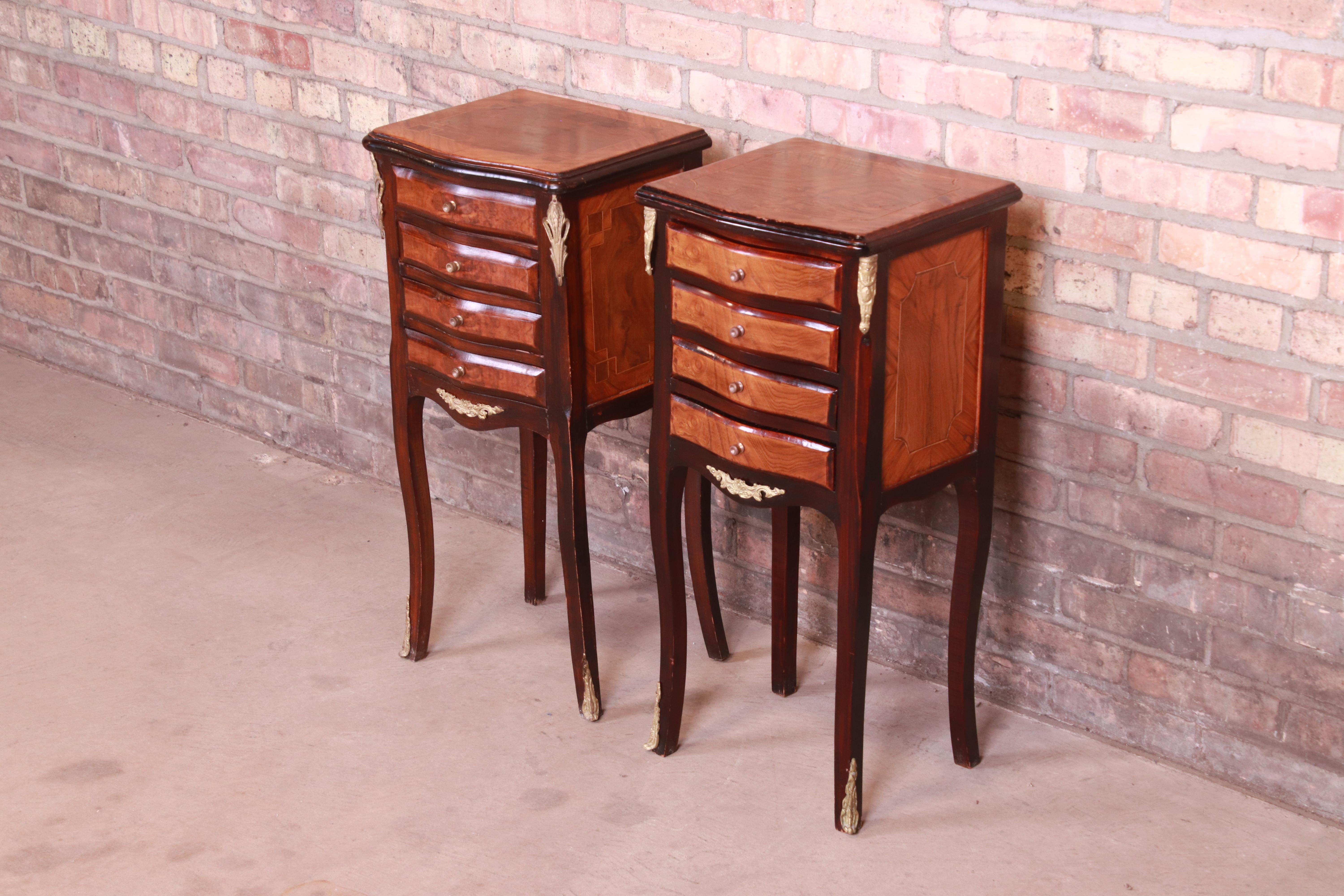 Petite French Provincial Louis XV Mahogany and Burl Wood Nightstands, Pair In Good Condition For Sale In South Bend, IN