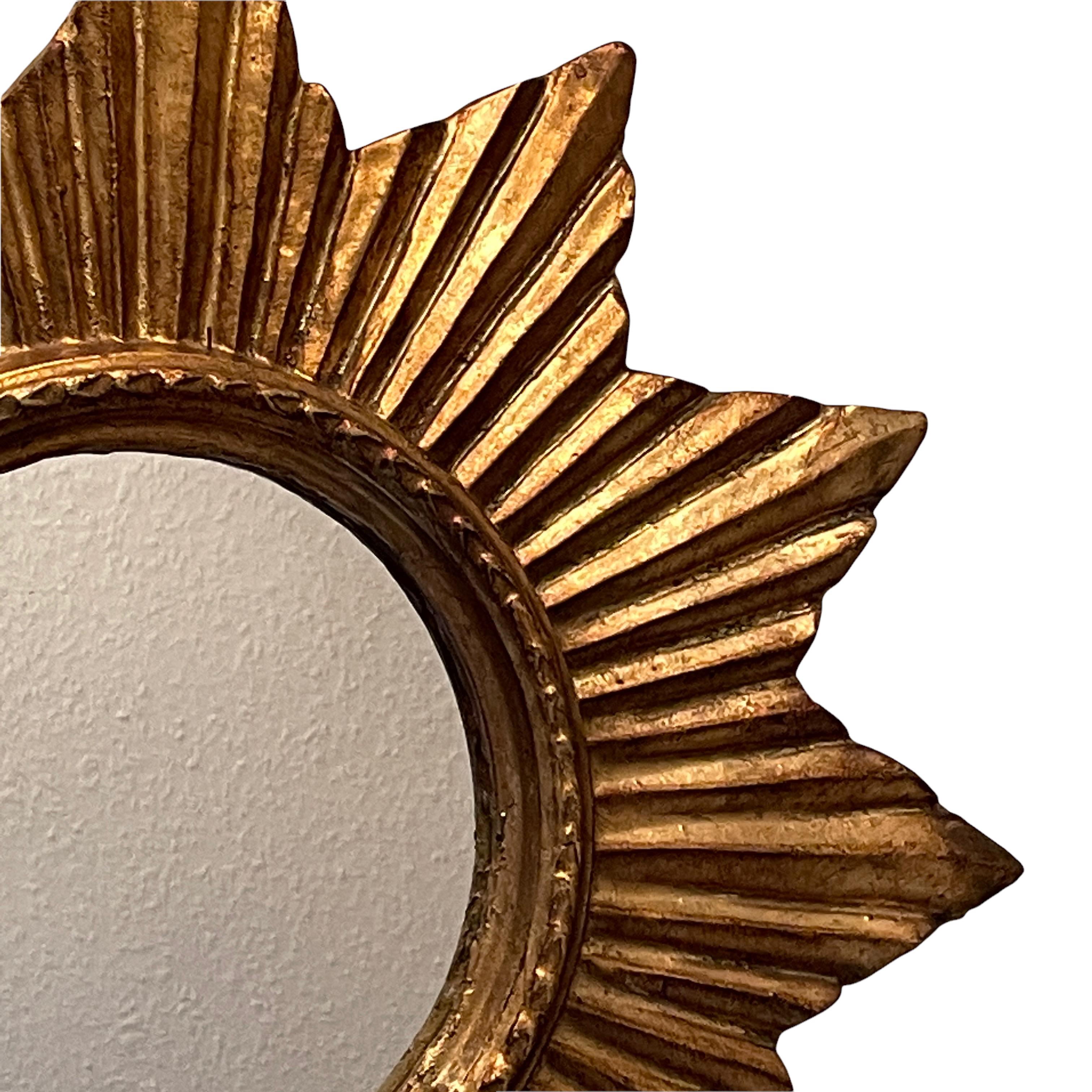 Petite French Starburst Sunburst Gilded Wood Mirror, circa 1950s In Good Condition For Sale In Nuernberg, DE