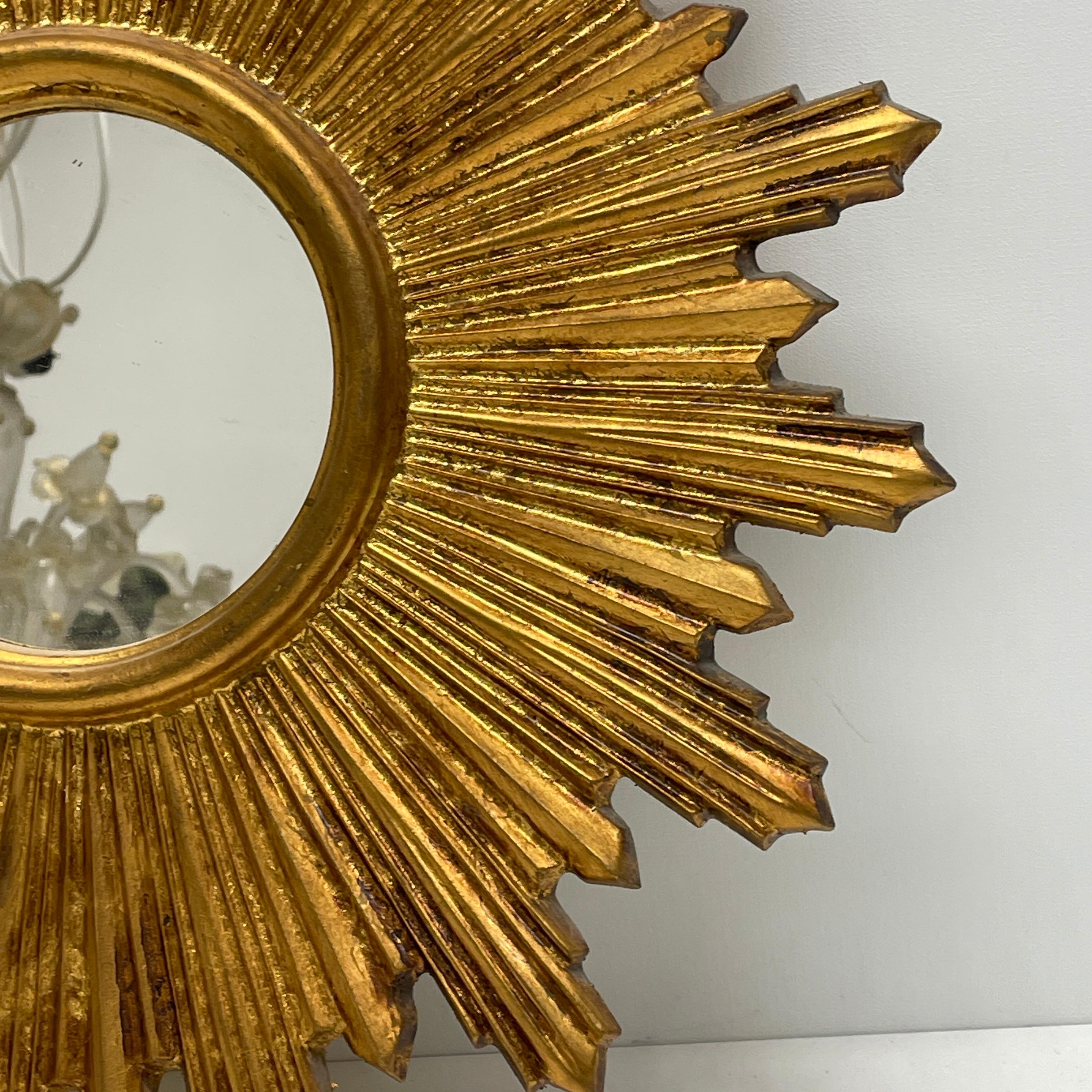 Petite French Starburst Sunburst Gilded Wood Mirror, circa 1950s Toleware In Good Condition In Nuernberg, DE