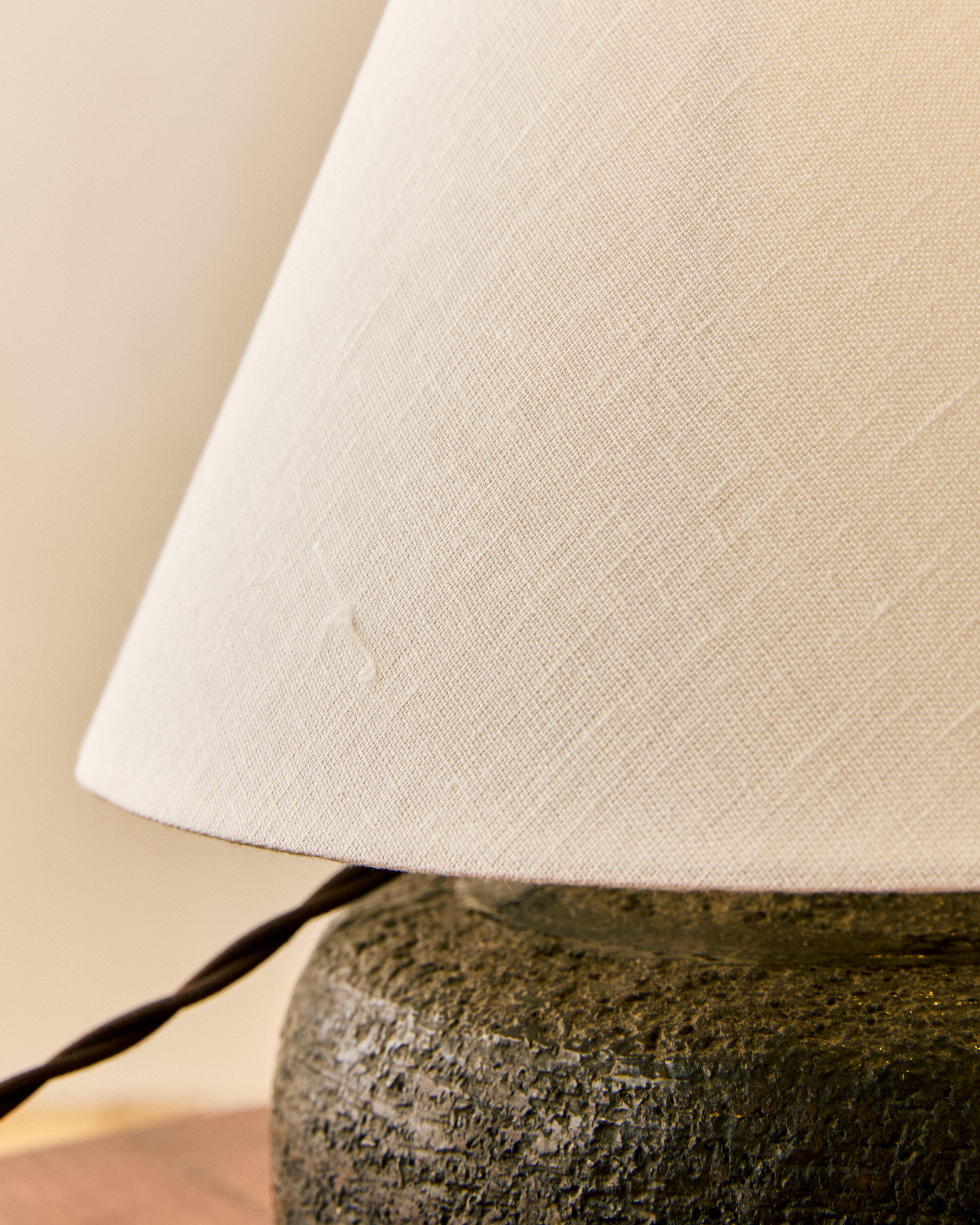 Kleine französische Steinlampe, ca. 1960er Jahre (Mitte des 20. Jahrhunderts) im Angebot