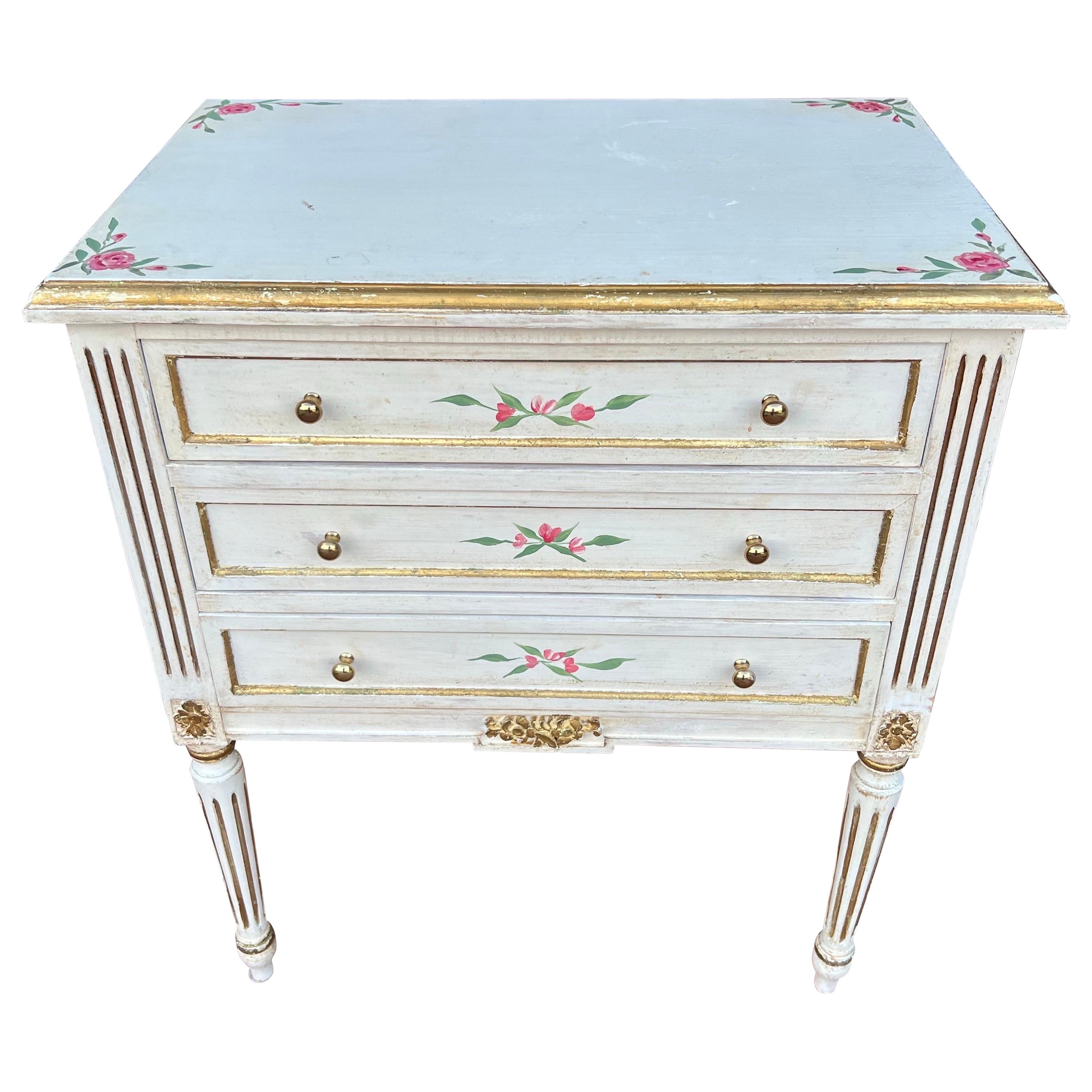Petite French Style Chest of Drawers in vendita
