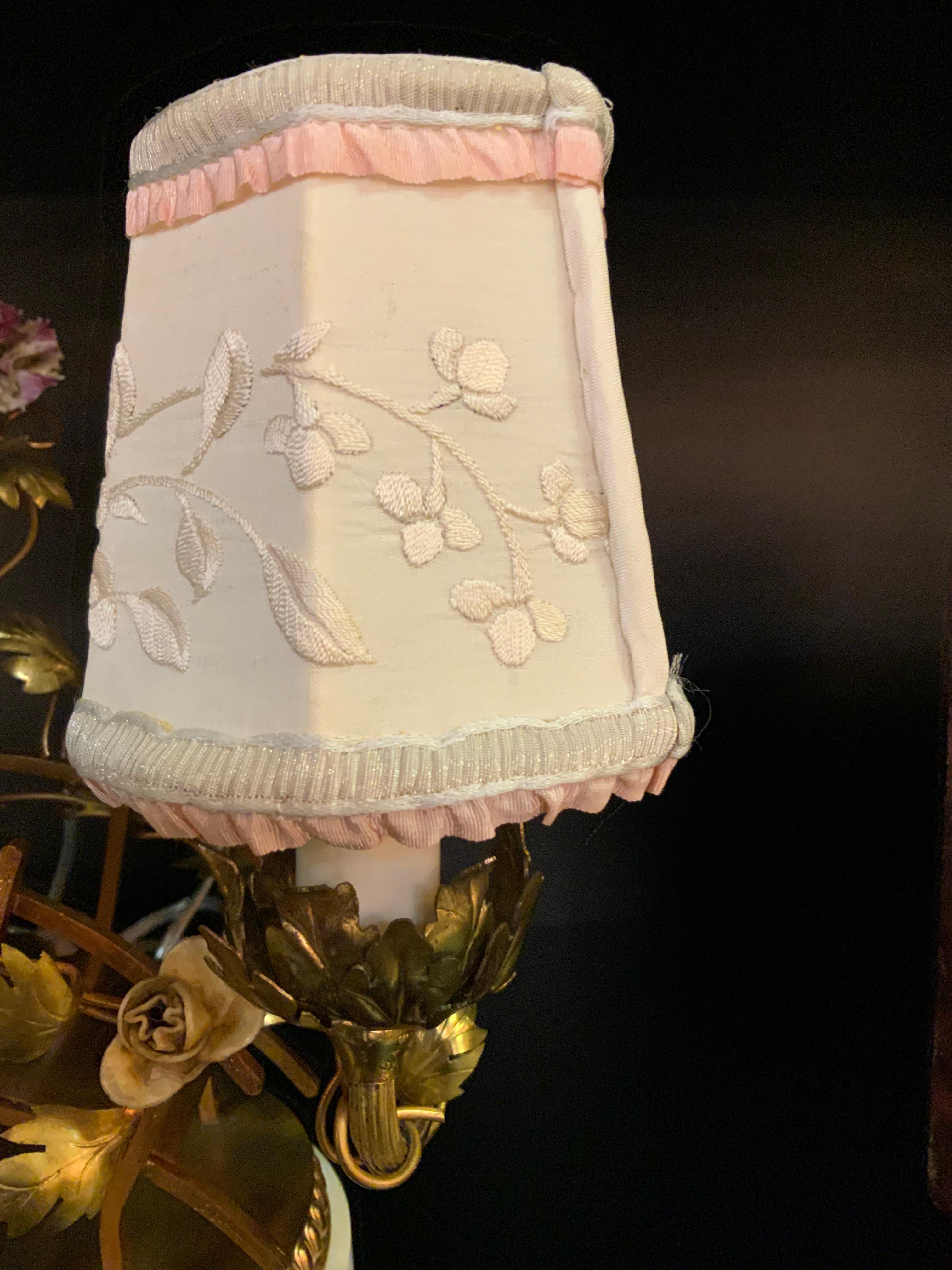 Bronzo Lampada da tavolo francese Petite in bronzo e porcellana su base in marmo in vendita