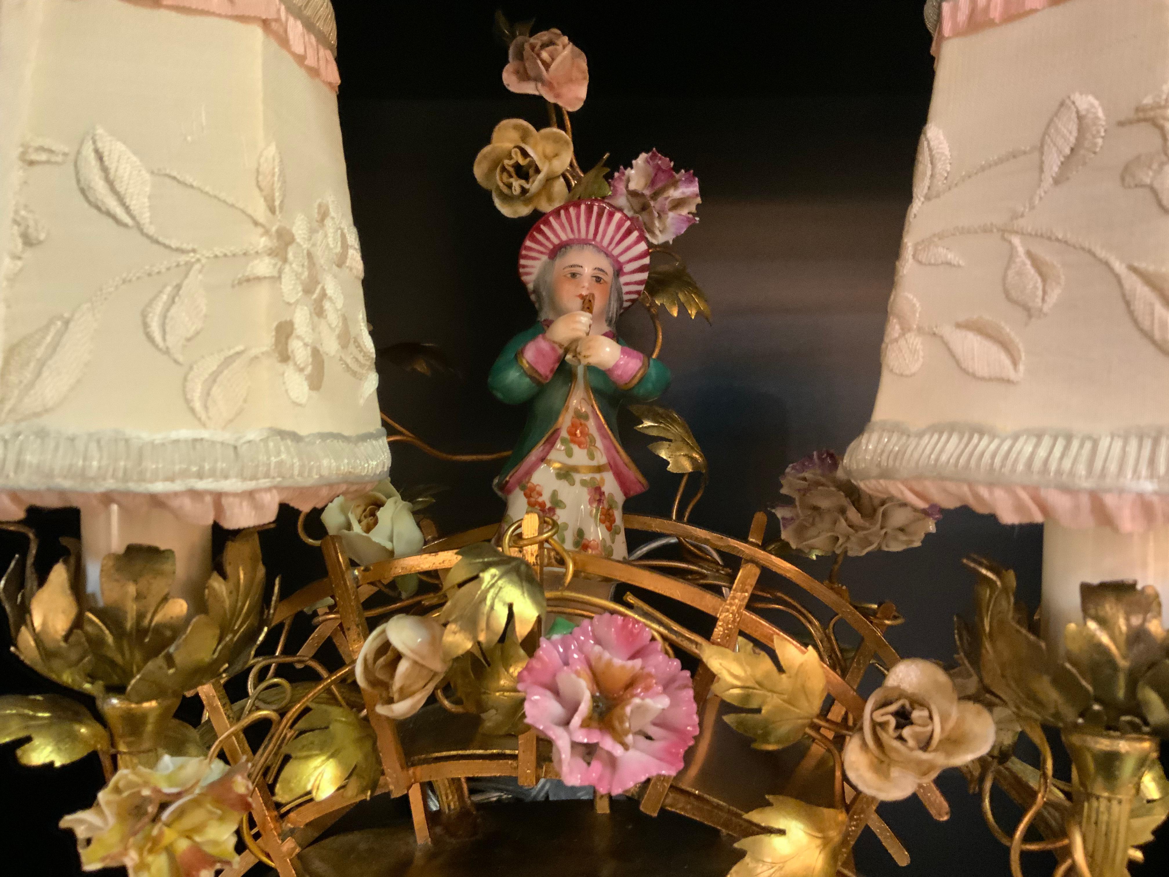 Lampada da tavolo francese Petite in bronzo e porcellana su base in marmo in vendita 1