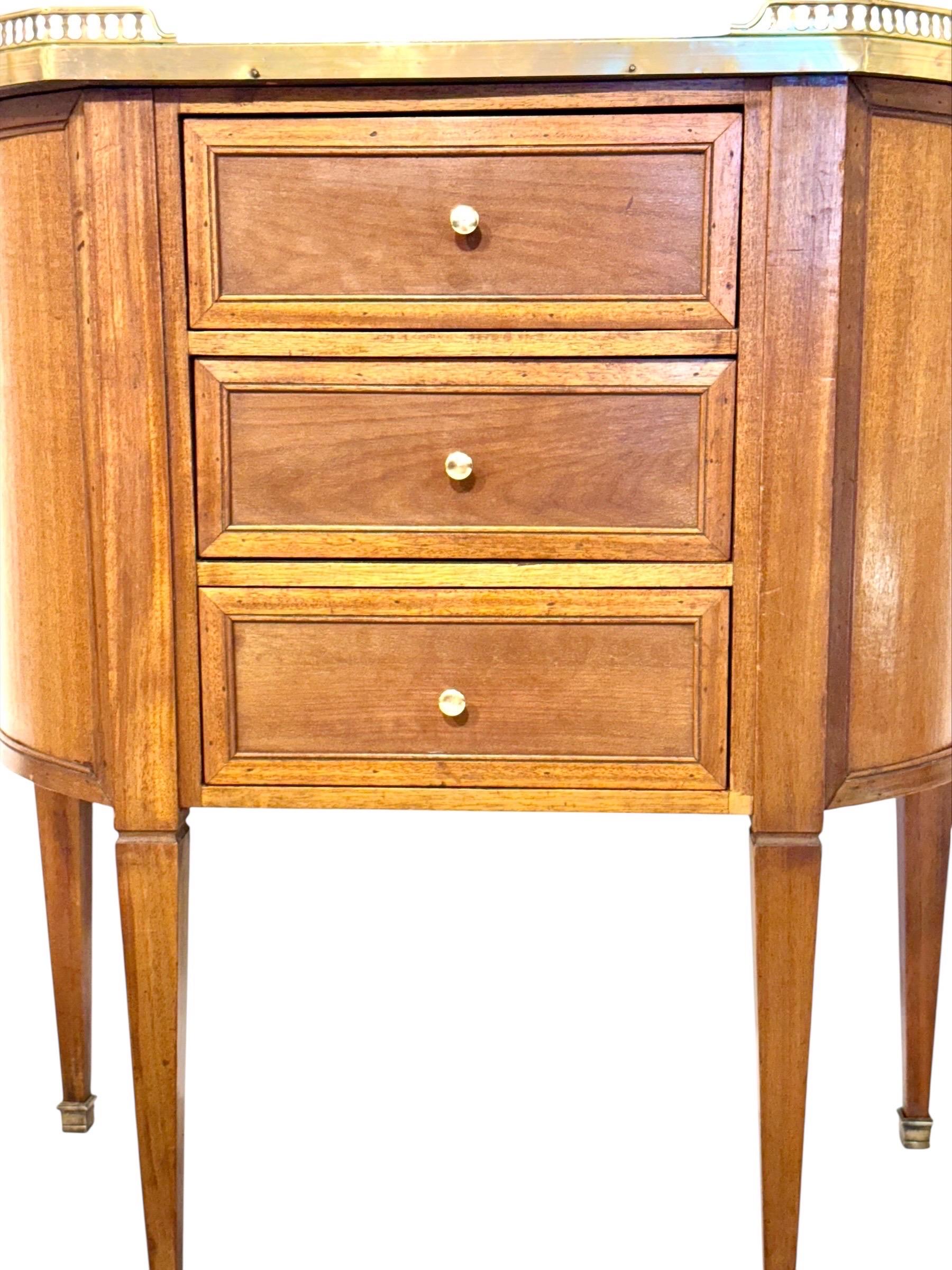 Petite Commode Demilune en noyer, plateau en marbre, fin du 19e siècle en vente 2