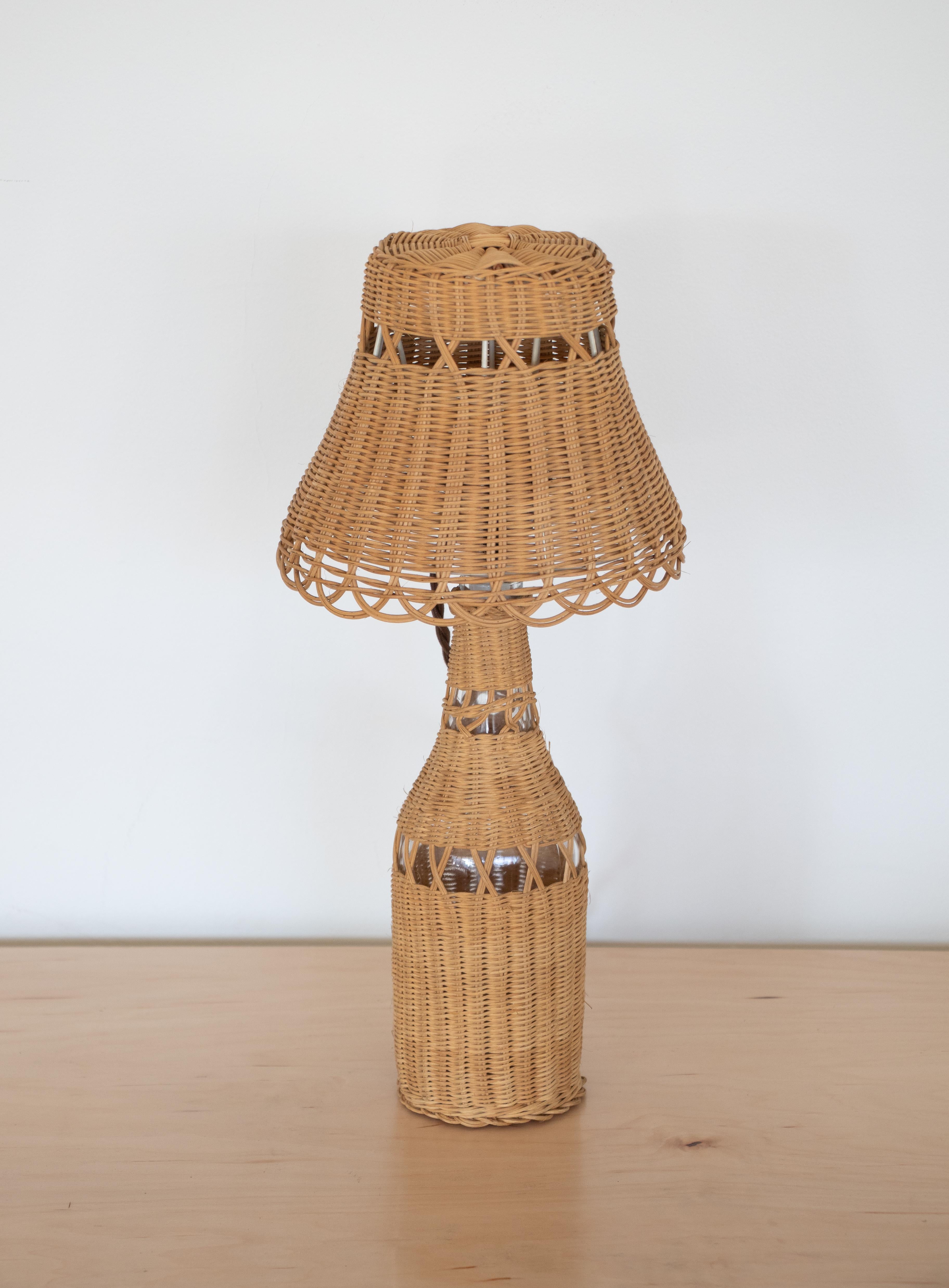 Petite French Wicker Table Lamp In Good Condition In Los Angeles, CA