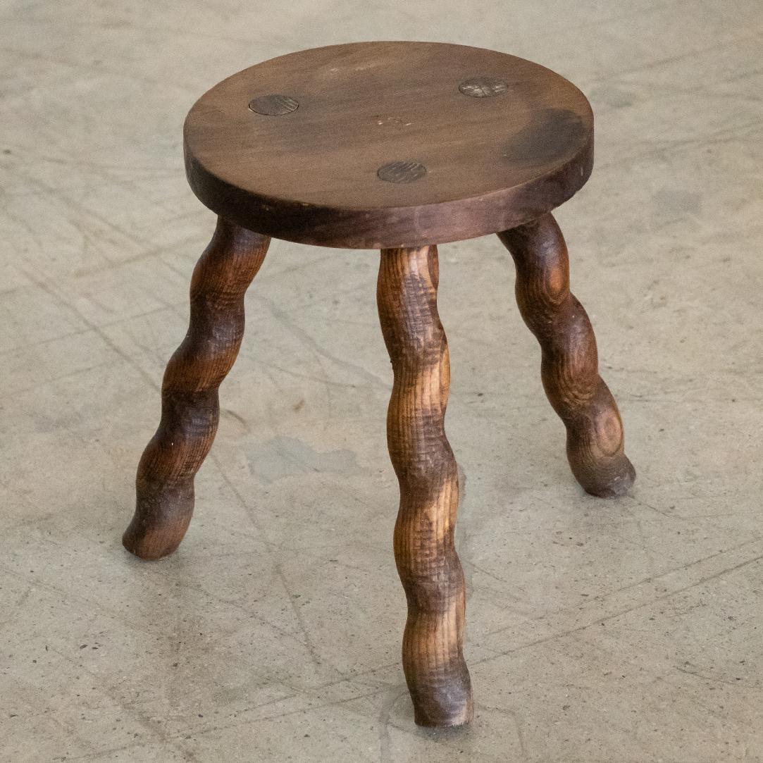Petite French Wood Stool with Twisted Legs In Good Condition In Los Angeles, CA