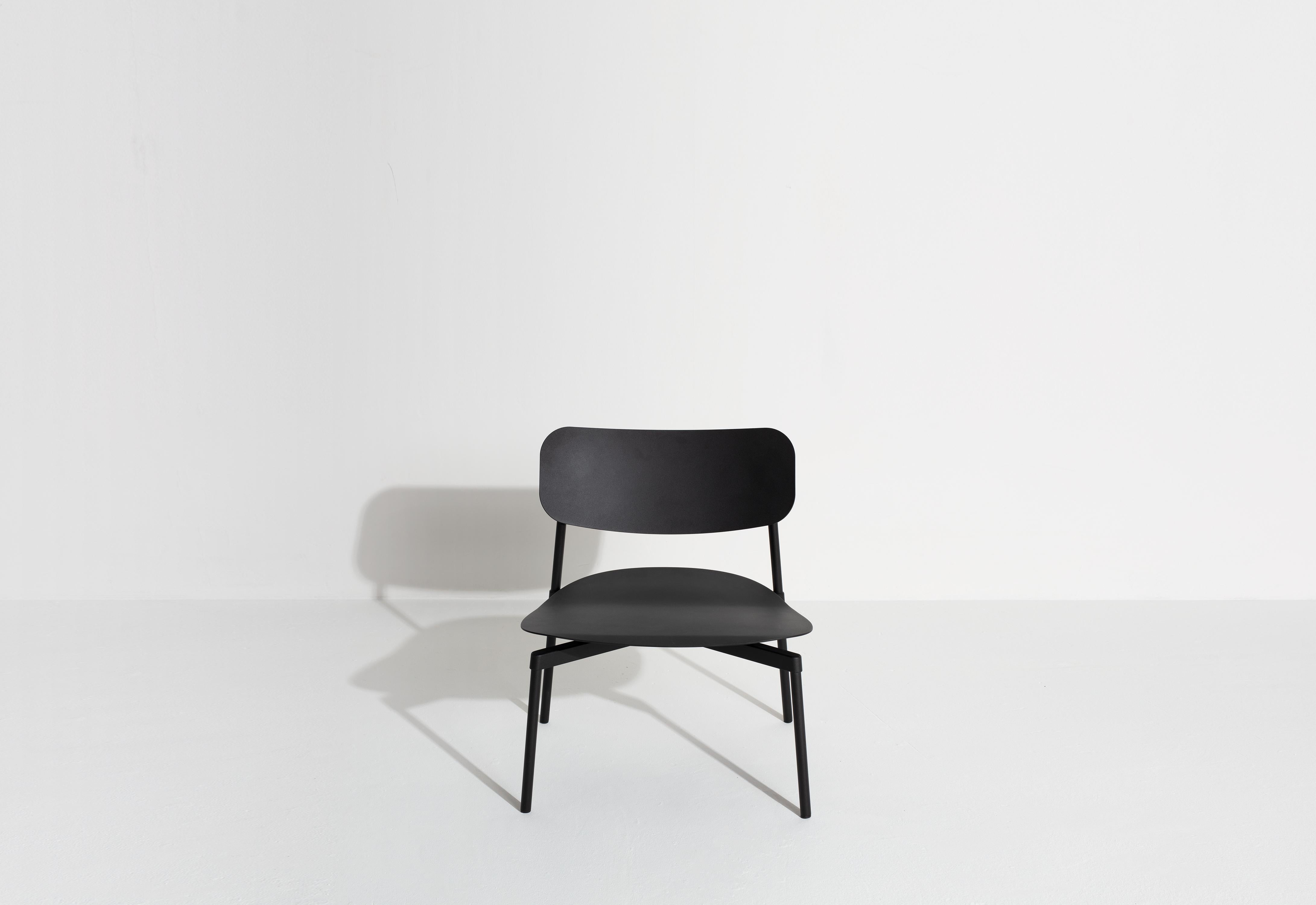 Aluminium Petit fauteuil de salon Friture Fromme en aluminium noir par Tom Chung en vente