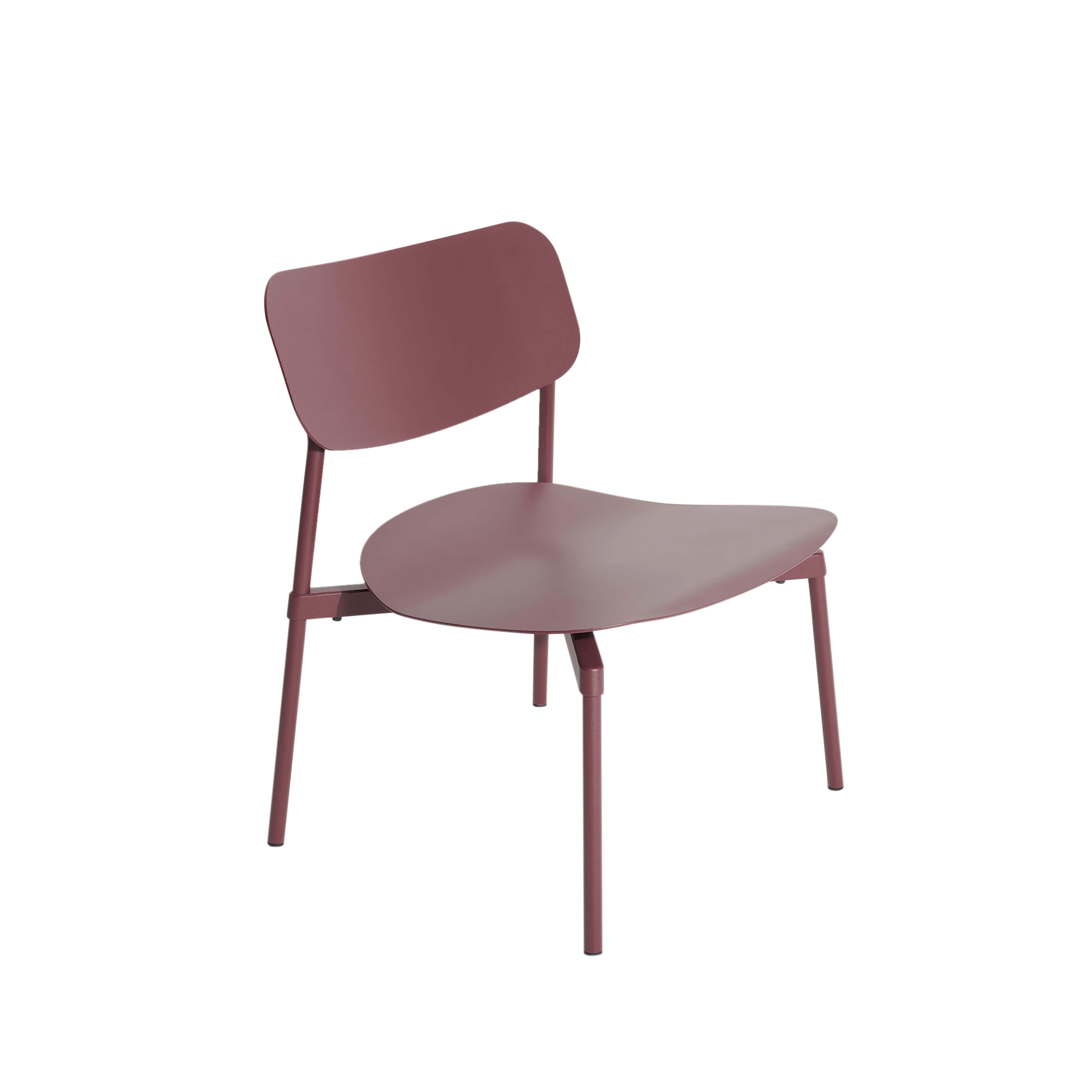 Petite Friture Fromme Lounge Armchair in Brown-red Aluminium by Tom Chung, 2020

La collection S/One se distingue par sa ligne épurée et son design compact. Les absorbeurs placés sous les sièges leur confèrent une flexibilité douce et très