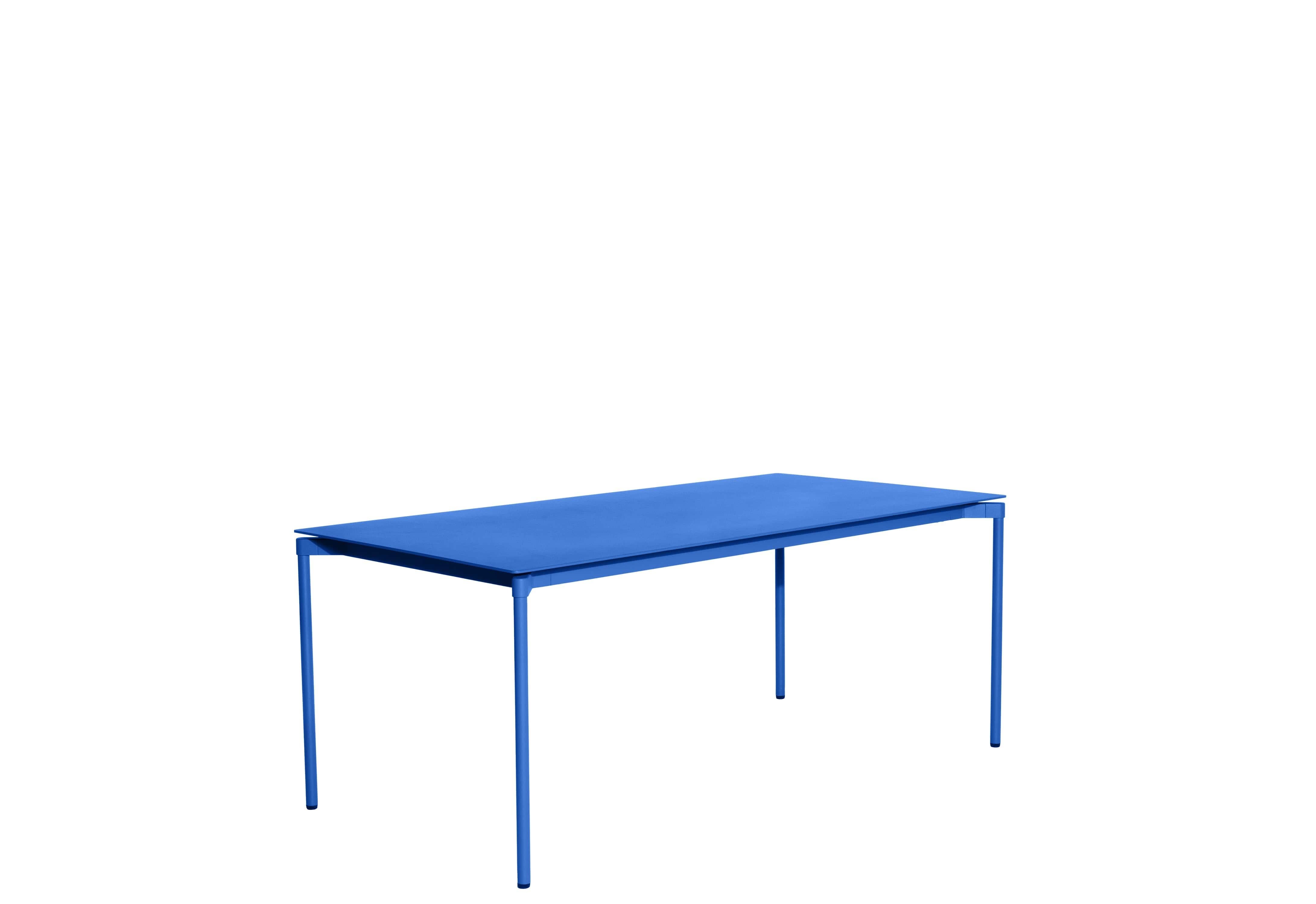 Petite Friture Fromme Table rectangulaire en aluminium bleu par Tom Chung, 2020

La collection S/One se distingue par sa ligne épurée et son design compact. Les absorbeurs placés sous les sièges leur confèrent une flexibilité souple et très