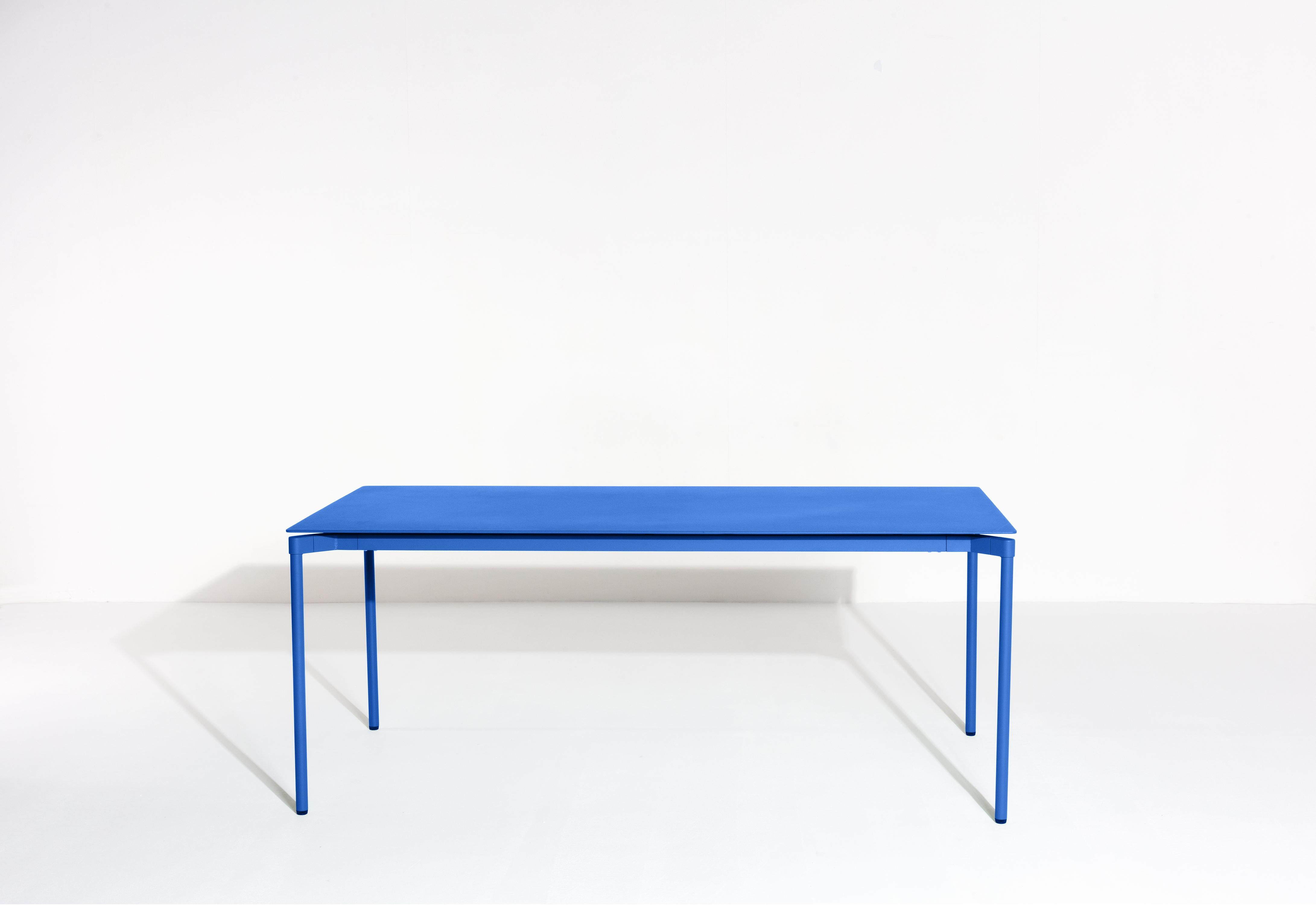 Petite table rectangulaire Friture Fromme en aluminium bleu par Tom Chung en vente 1