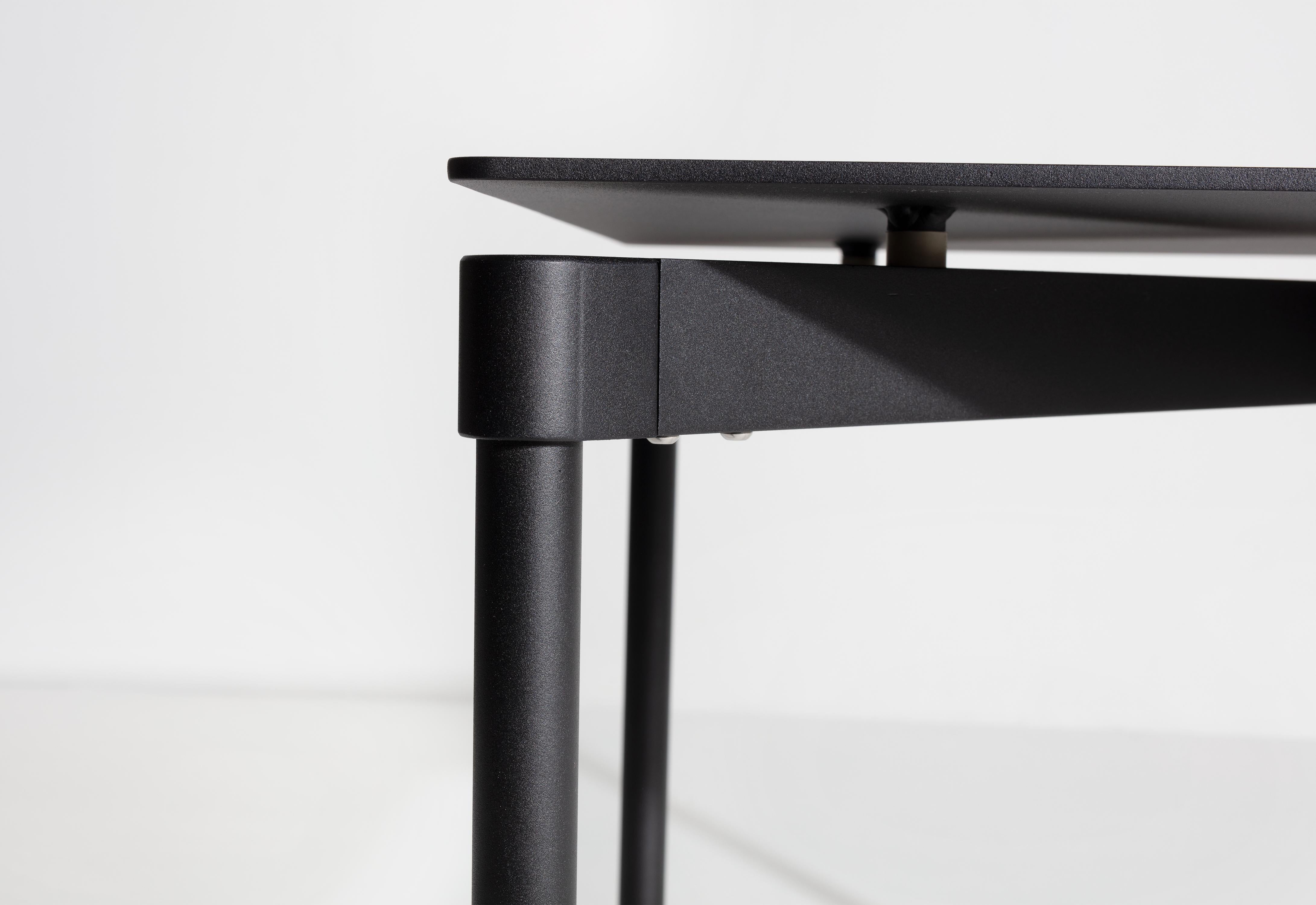 Mesa cuadrada Petite Friture Fromme de aluminio negro by Tom Chung Siglo XXI y contemporáneo en venta
