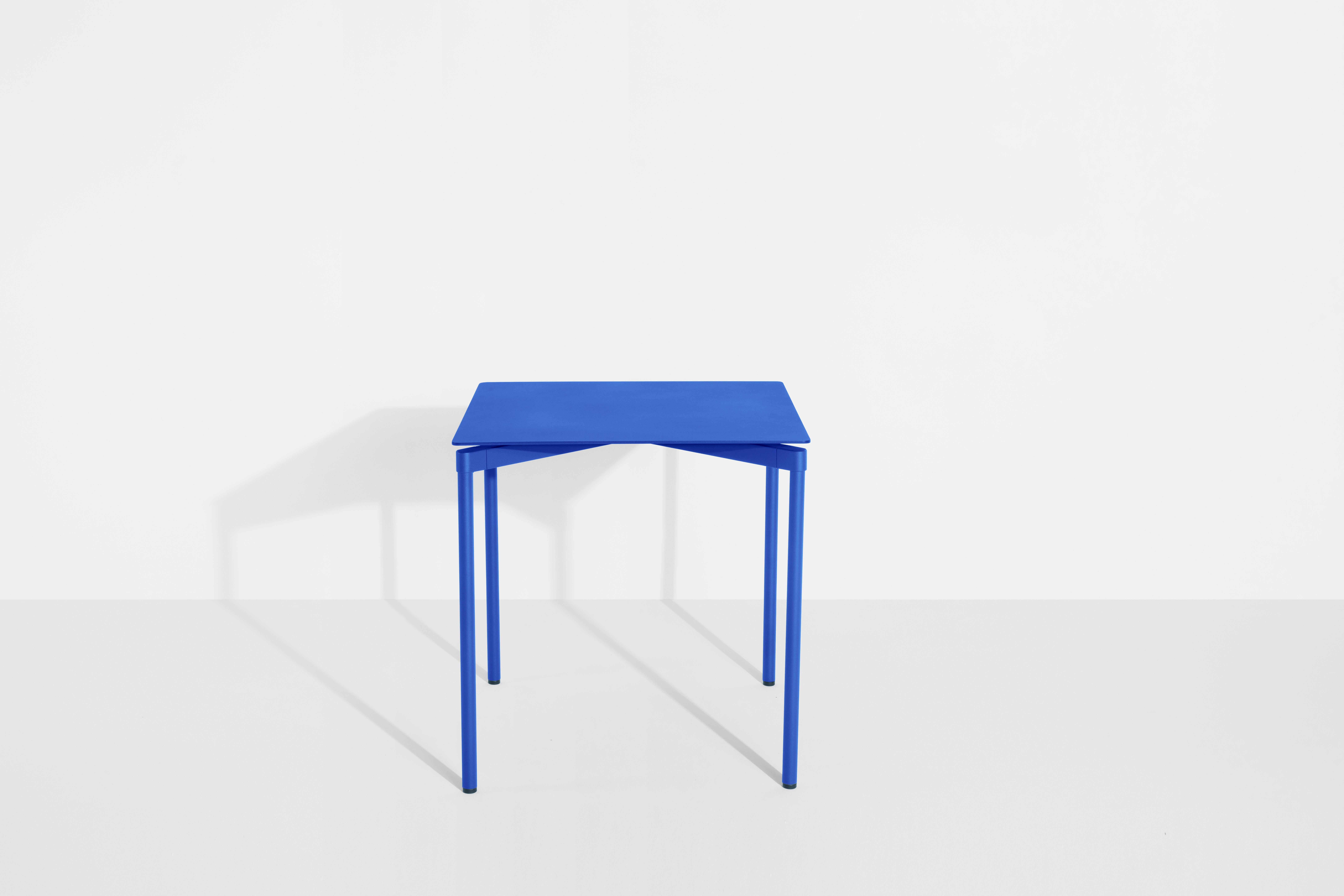 Chinois Petite table carrée Friture Fromme en aluminium bleu par Tom Chung en vente