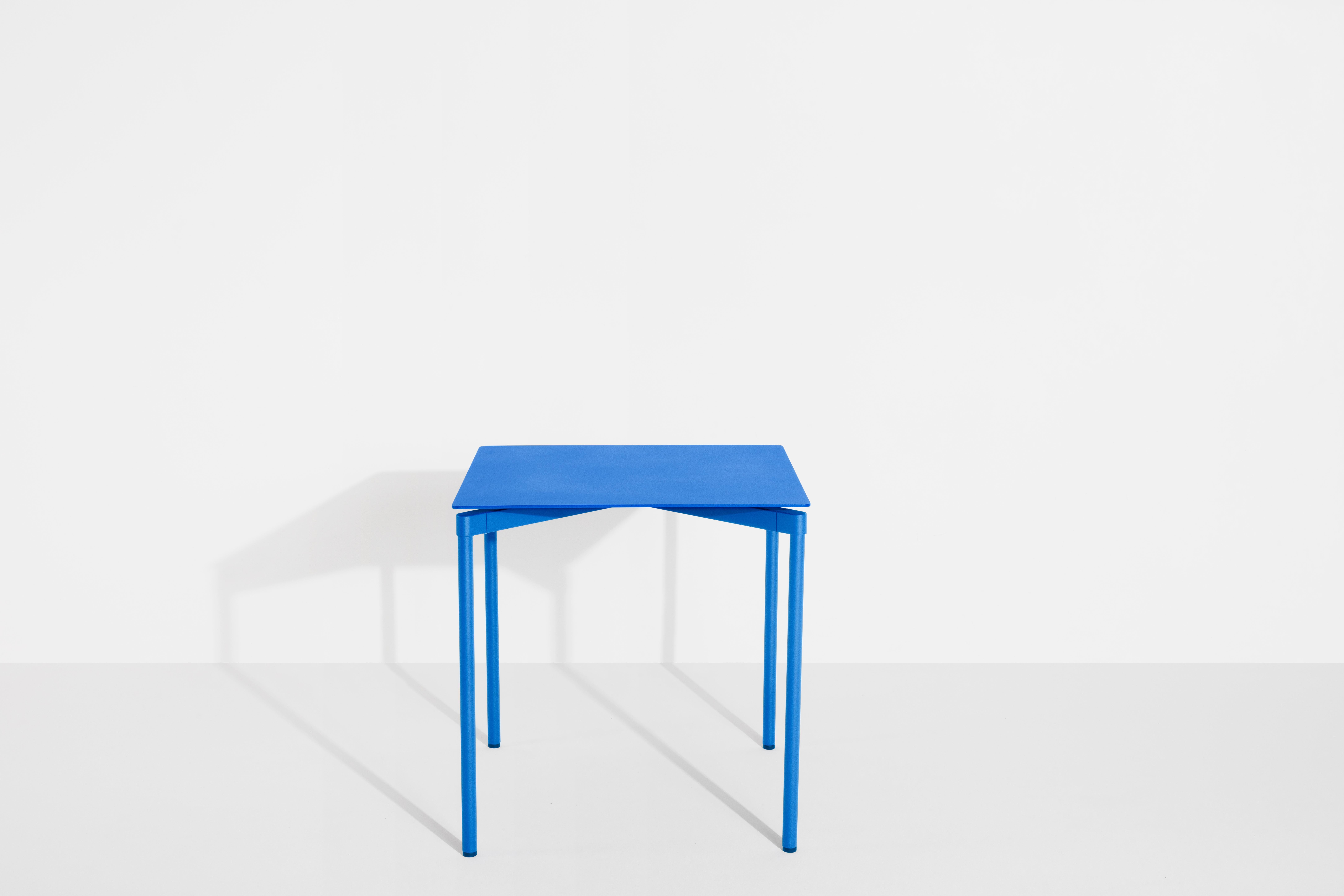 Petite table carrée Friture Fromme en aluminium bleu par Tom Chung Neuf - En vente à Brooklyn, NY