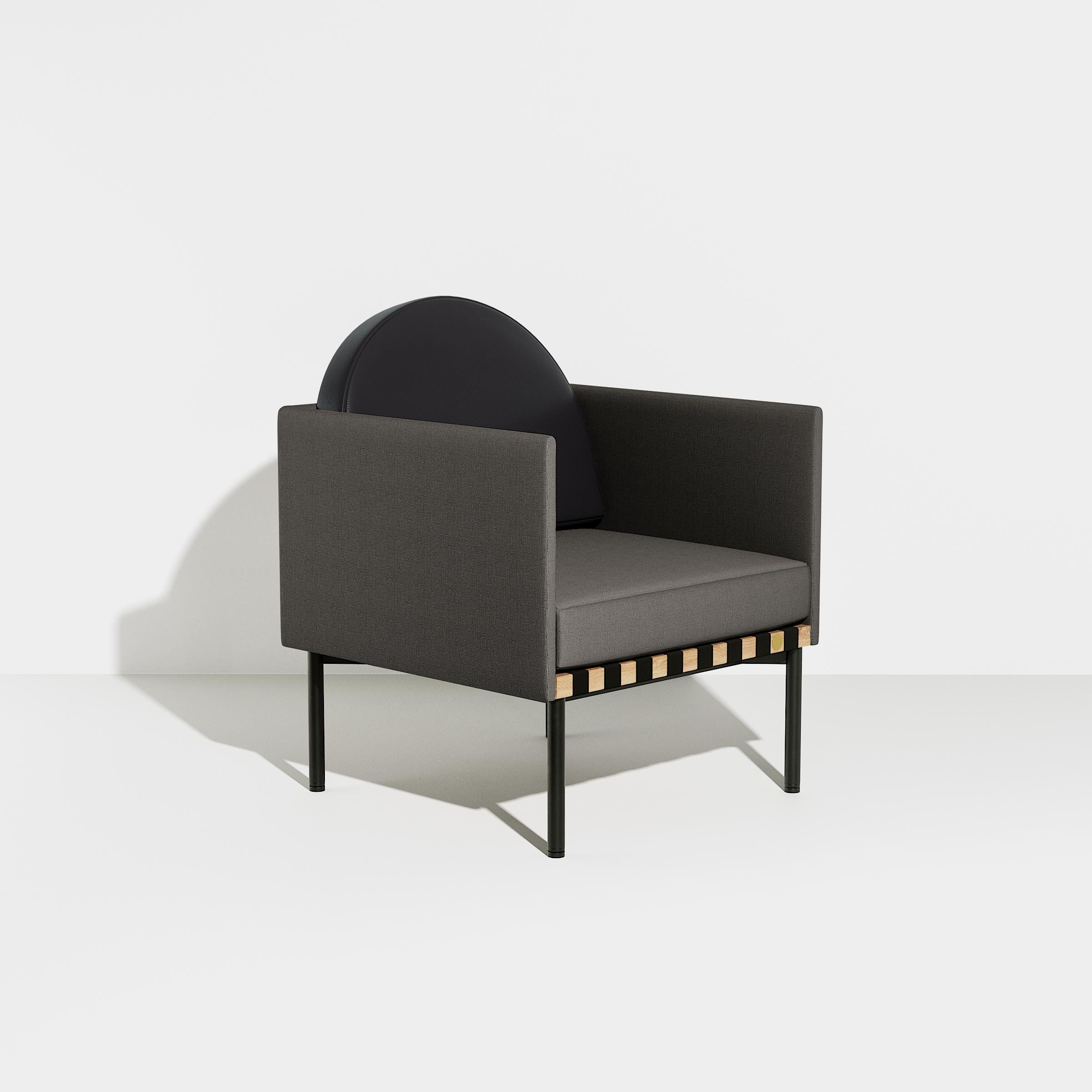 Petite Friture Grid Armchair with Armrest in Grey-black by Studio Pool, 2016

Pool designed the Grid collection in reference to the Bauhaus style and in honour of the graphic talents. Each element of this all-modular system retains the identity of