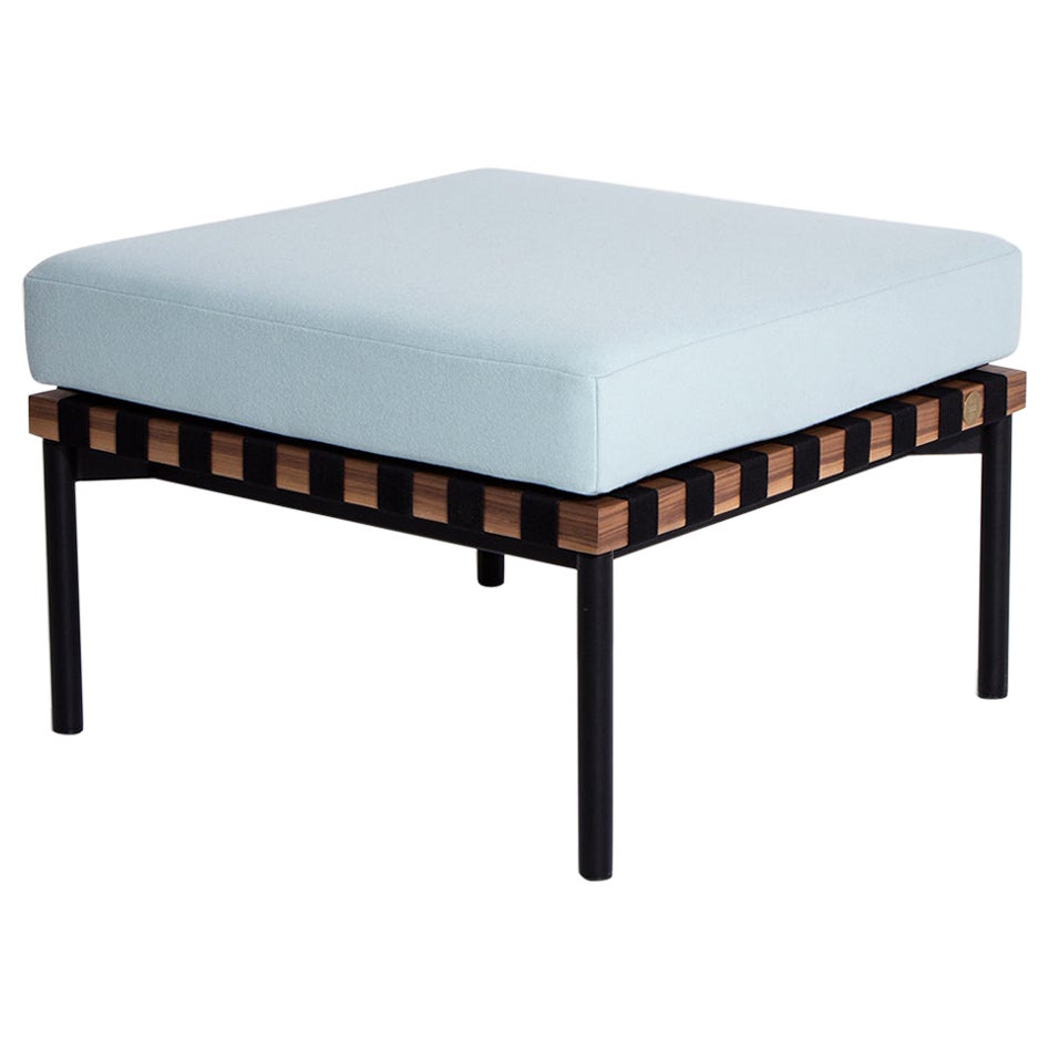 Petit tabouret à grille Friture gris-bleu avec noyer de Studio Pool, 2015