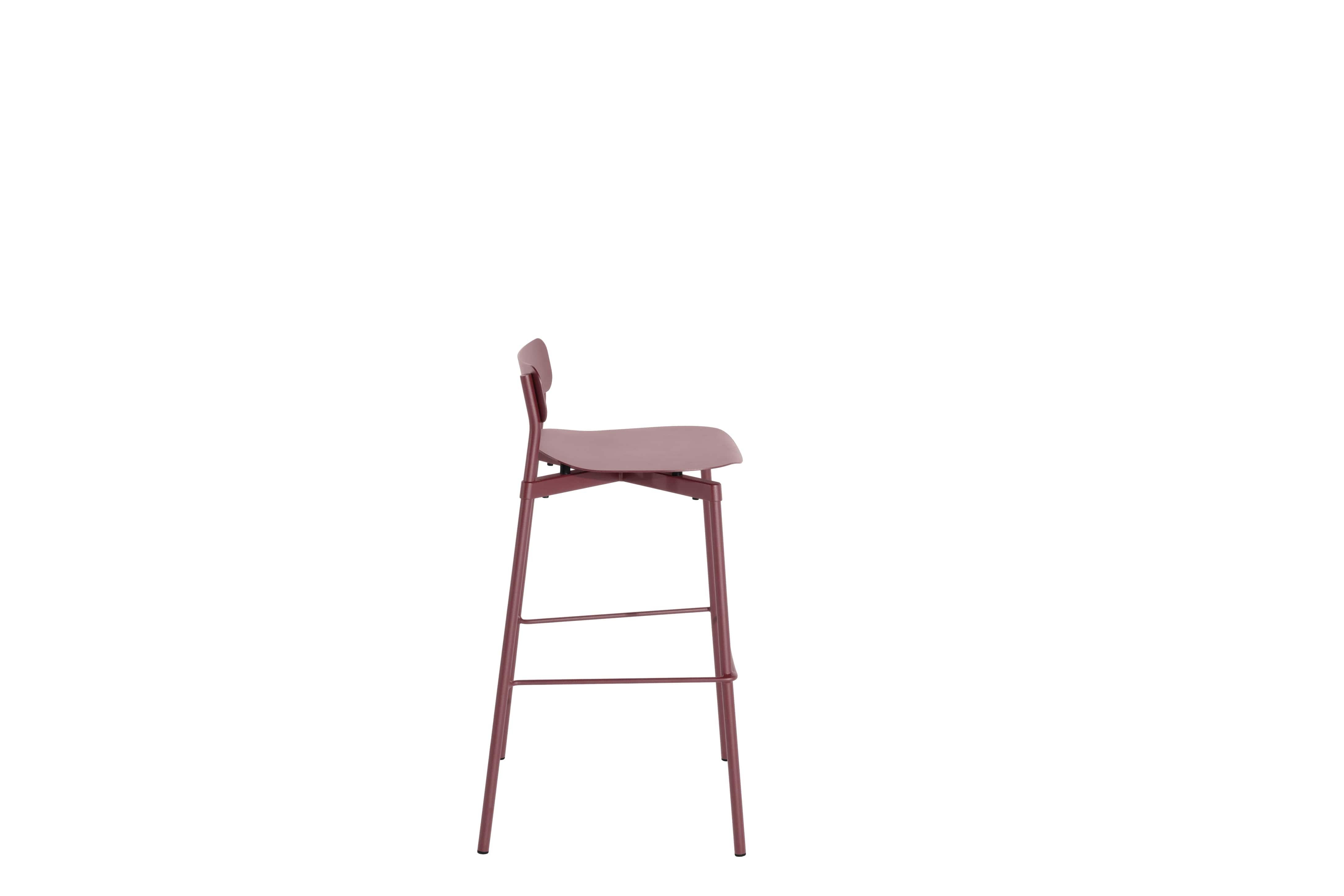 Petite Friture Großer Fromme Barhocker aus braun-rotem Aluminium von Tom Chung, 2020

Die Fromme Collection zeichnet sich durch ihre klare Linie und ihr kompaktes Design aus. Unter den Sitzen angebrachte Dämpfer verleihen den Sitzen eine weiche und