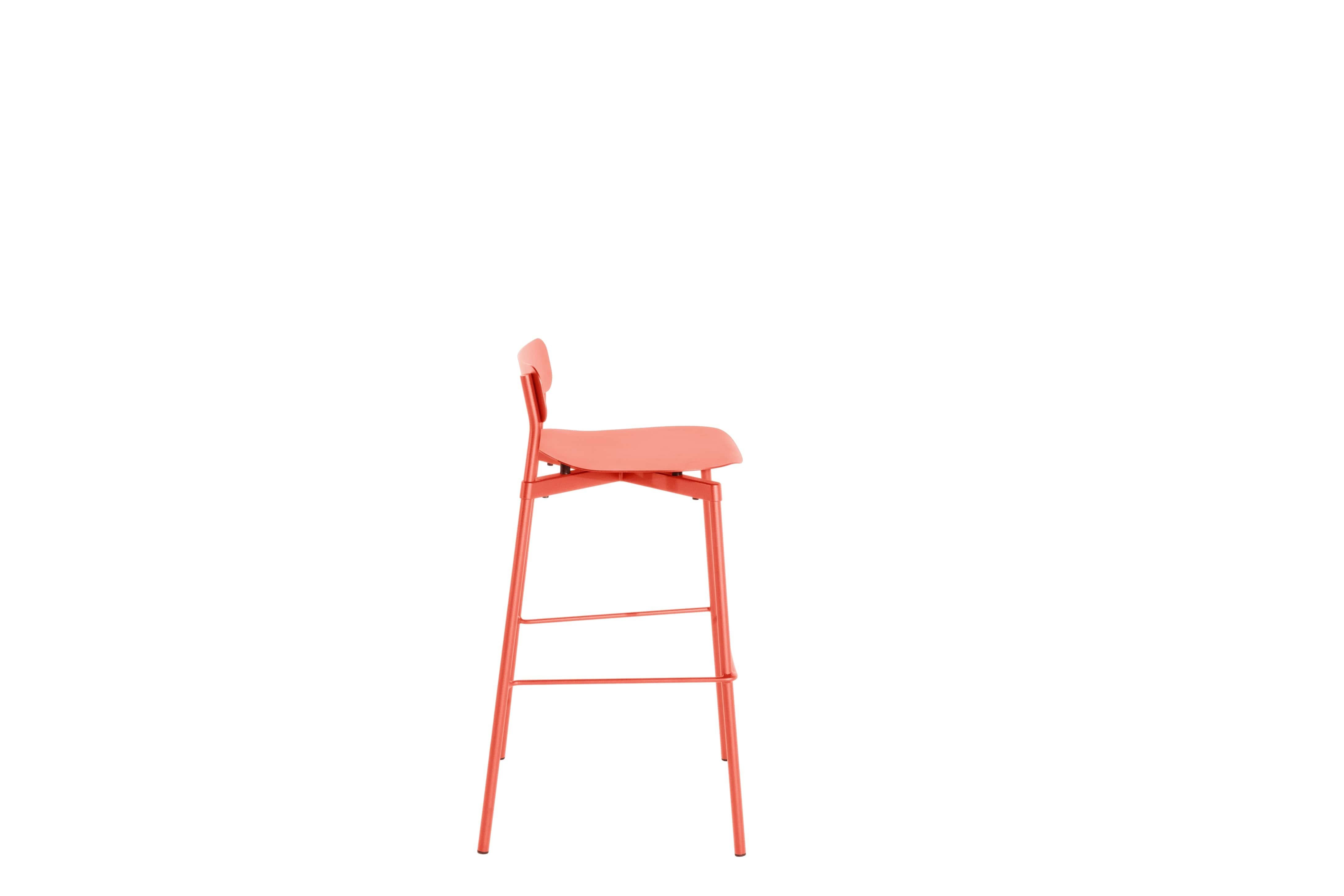 Petite Friture Large Fromme Bar stool in Coral Aluminium by Tom Chung, 2020

The Fromme collection stands out by its pure line and compact design. Absorbers placed under the seating gives a soft and very comfortable flexibility to seats. Made from
