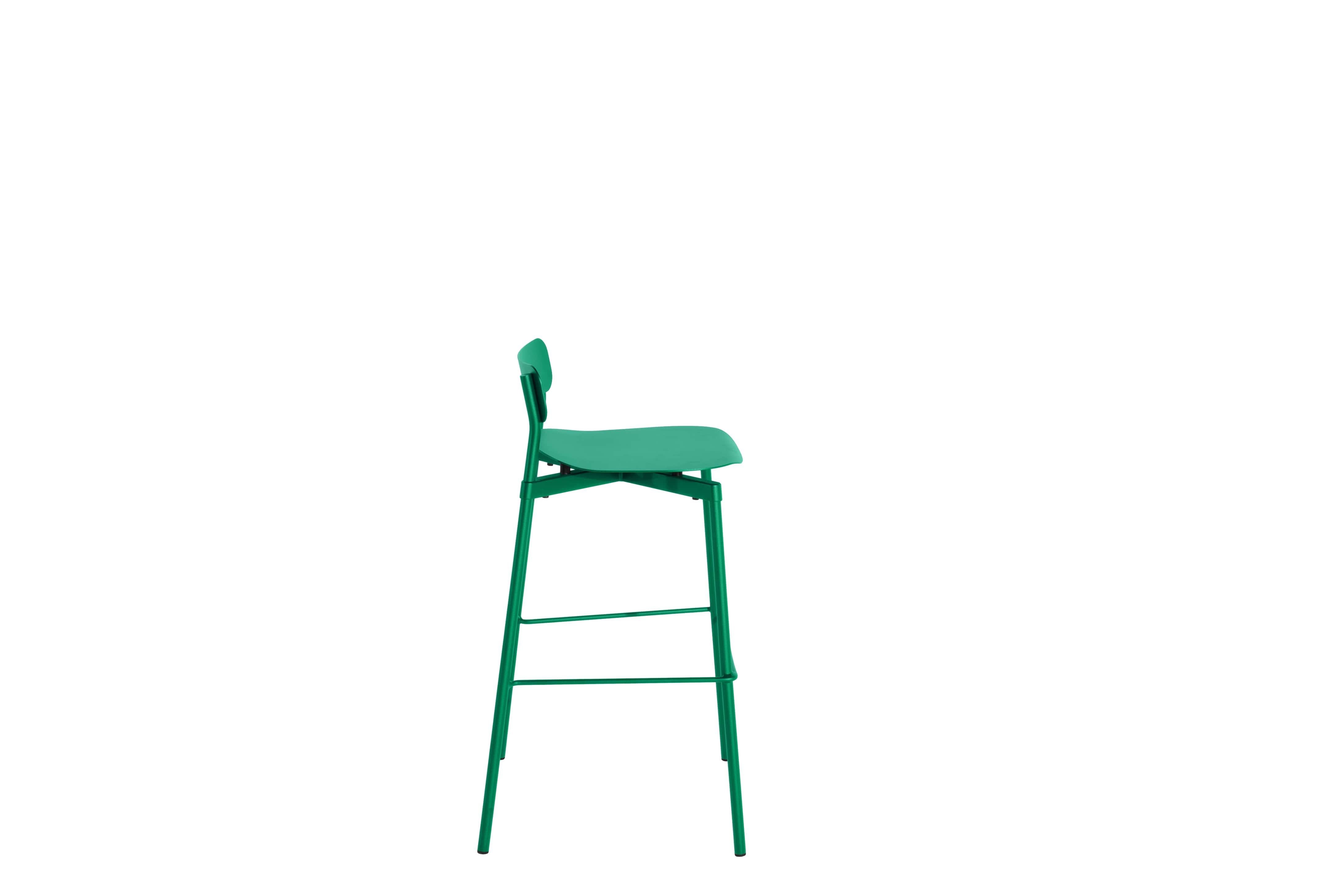 Petite Friture Large Fromme Tabouret de bar en aluminium vert menthe par Tom Chung, 2020

La collection S/One se distingue par sa ligne épurée et son design compact. Les absorbeurs placés sous les sièges leur confèrent une flexibilité souple et