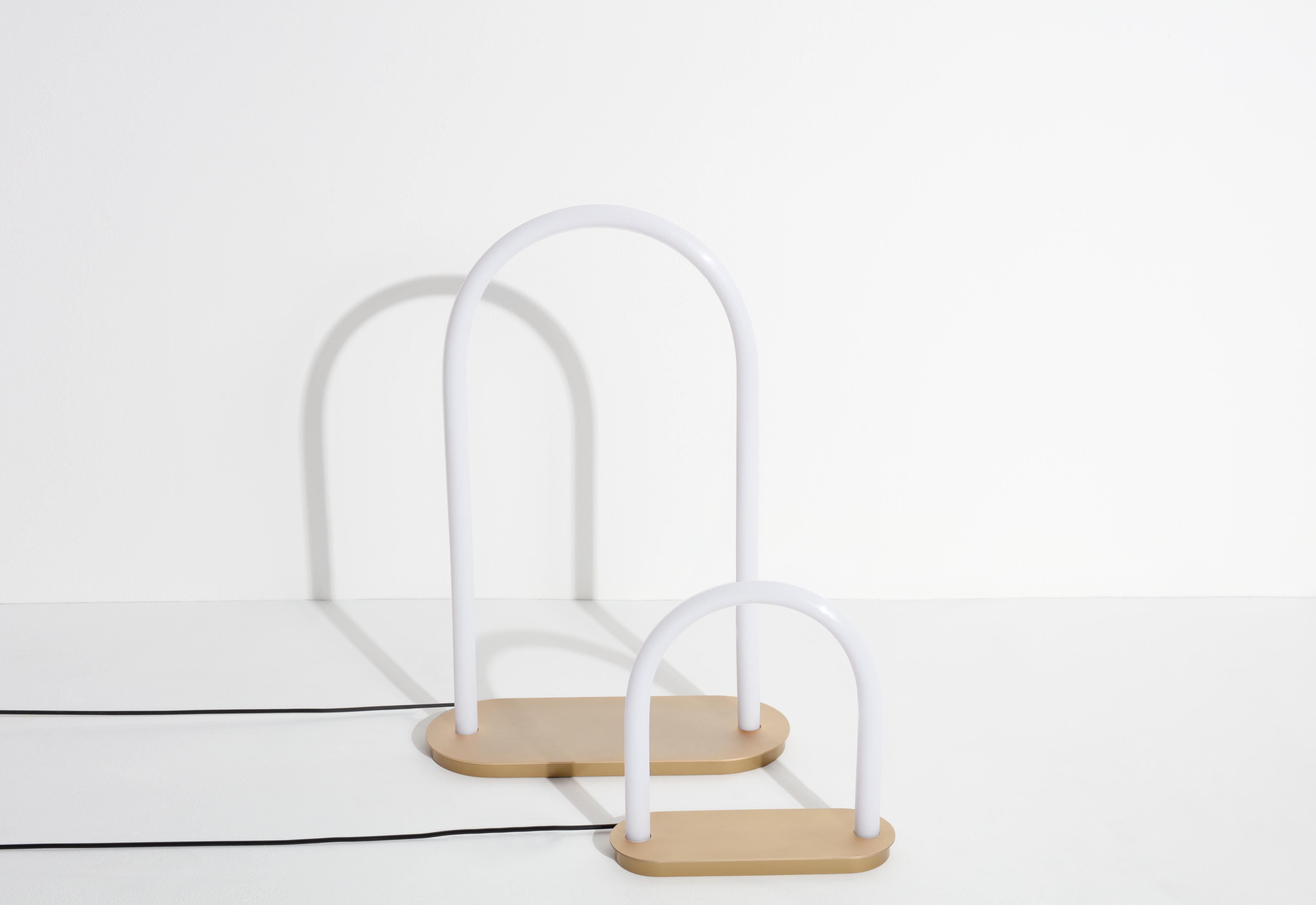 Petite lampe de bureau Friture, grande et invisible, en laiton translucide par Studio Pepe en vente 1