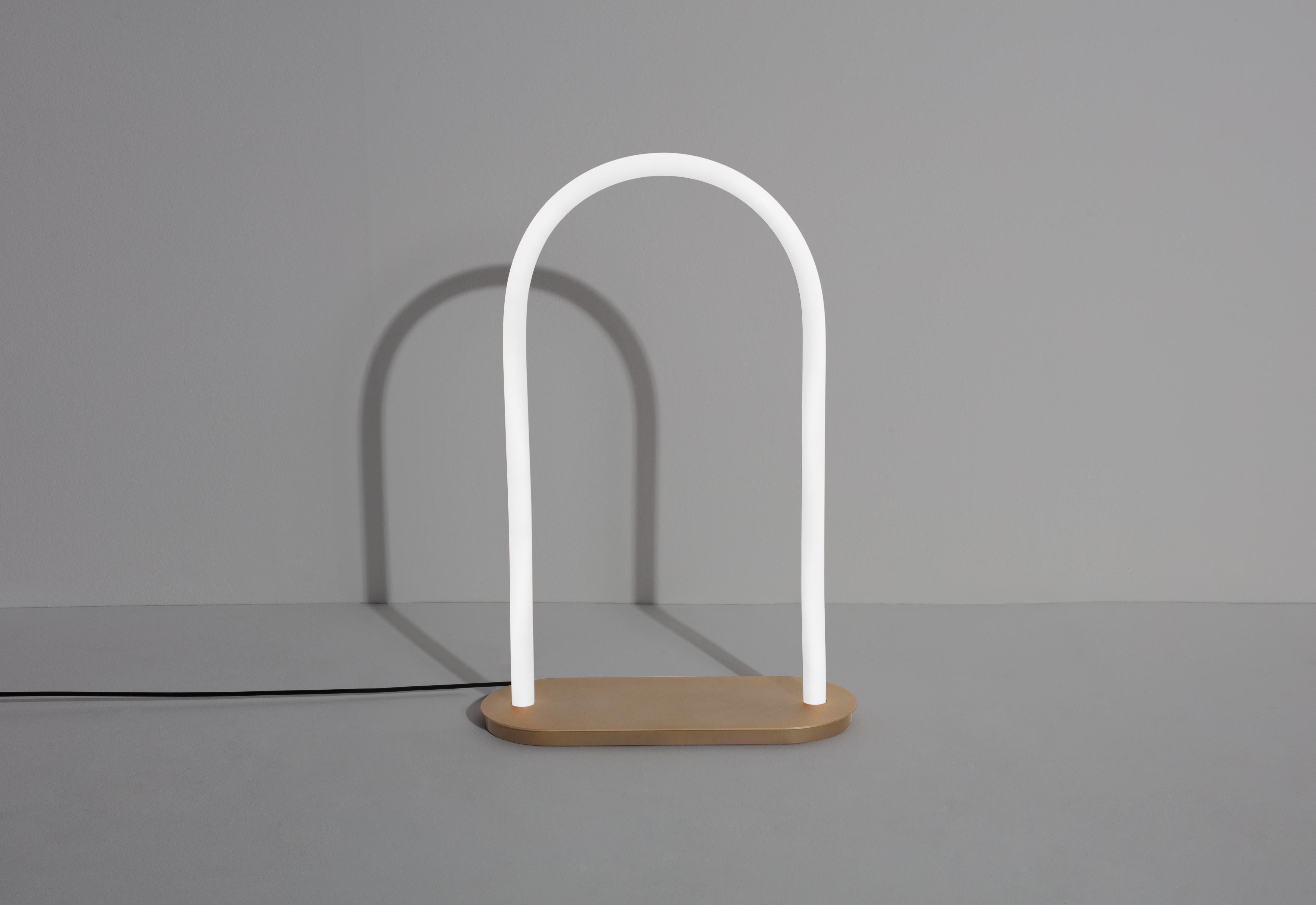 Petite lampe de bureau Friture, grande et invisible, en laiton translucide par Studio Pepe en vente 2