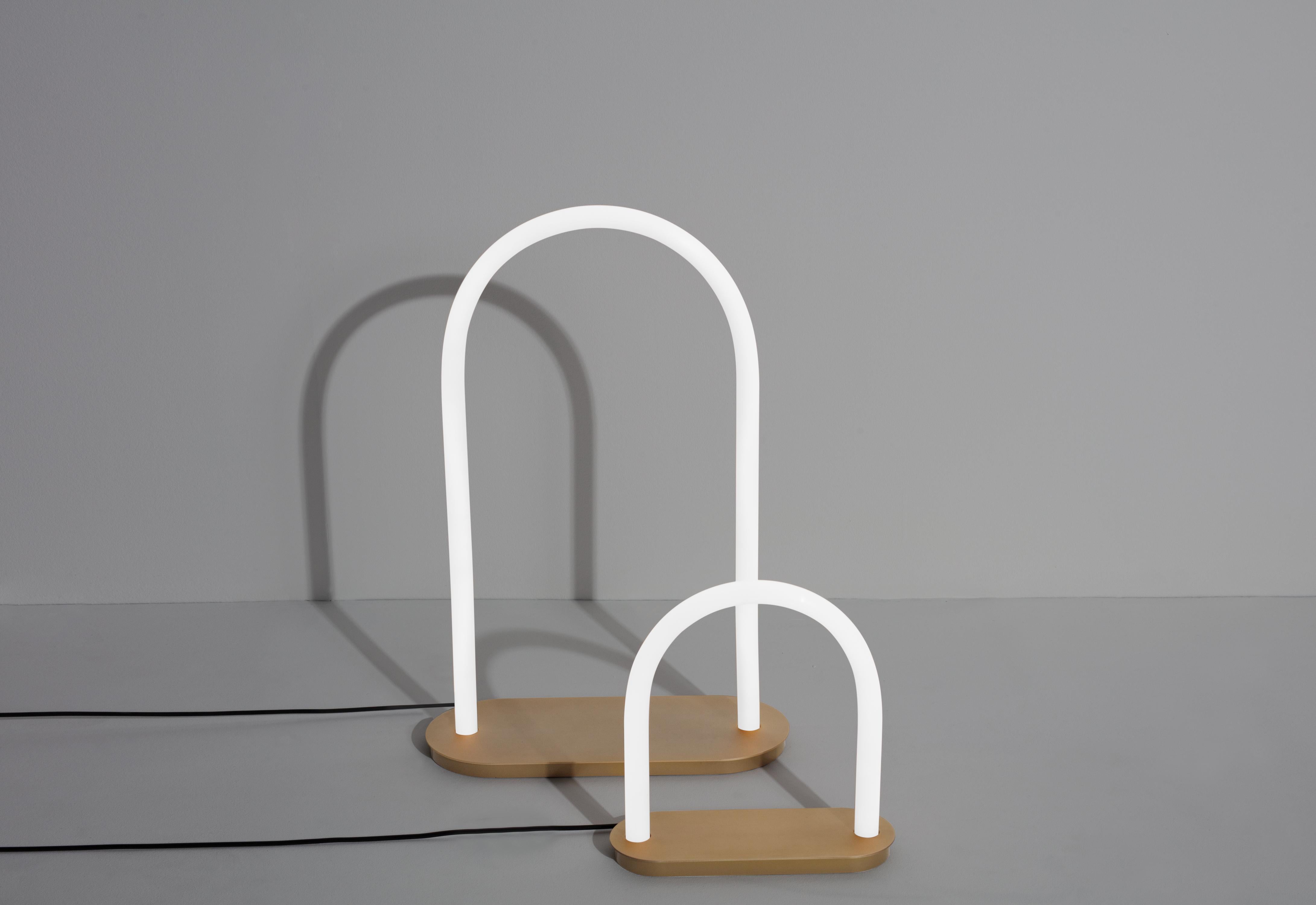 Petite lampe de bureau Friture, grande et invisible, en laiton translucide par Studio Pepe en vente 3