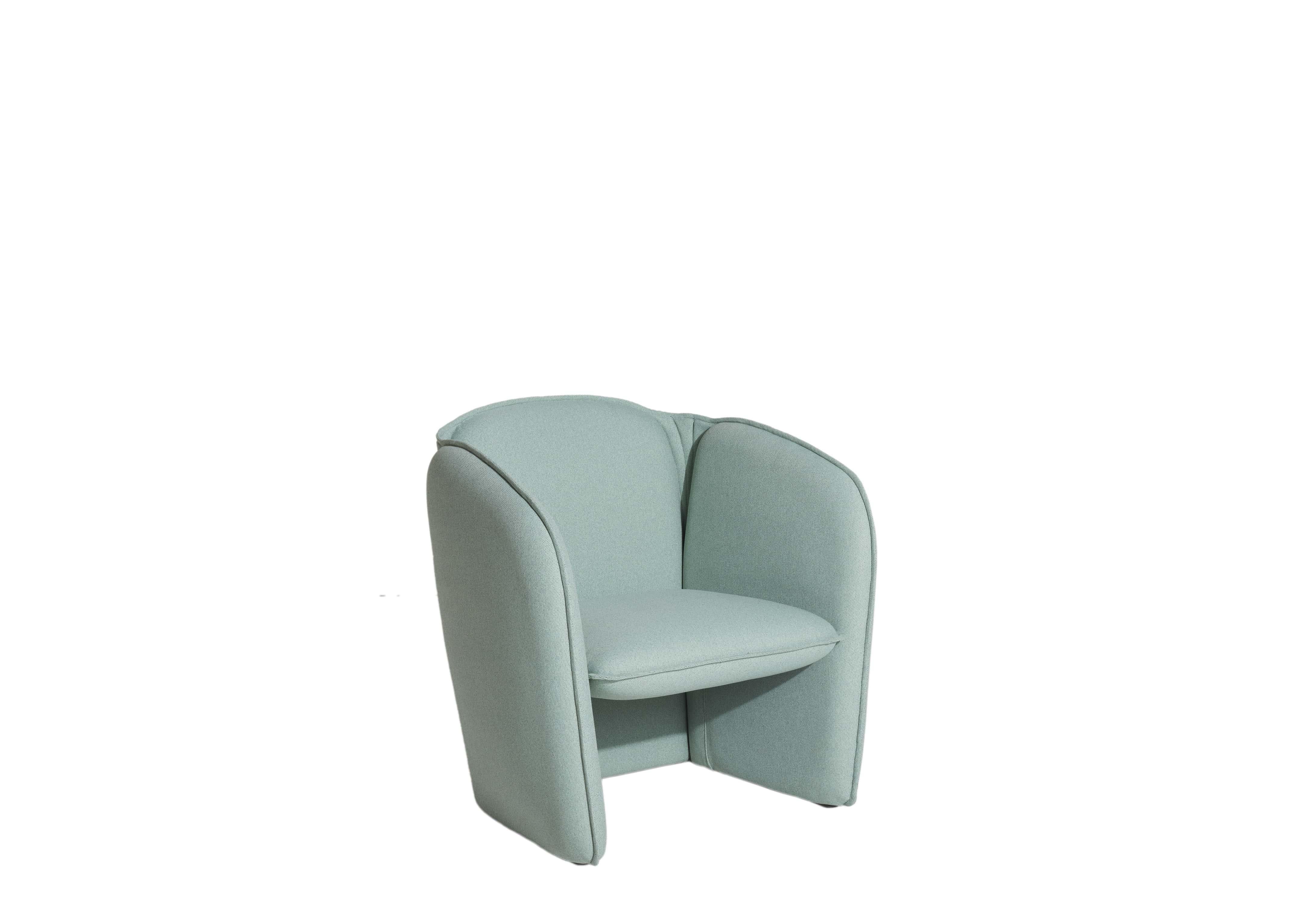 Petite Friture Lily Sessel in Hellblau von Färg & Blanche, 2022

Eine umfassende Kollektion, bestehend aus einem Sofa und einem Sessel. Mit tadellosen, prägnanten Proportionen und glatten, organischen Konturen, die ein gastfreundliches Gefühl