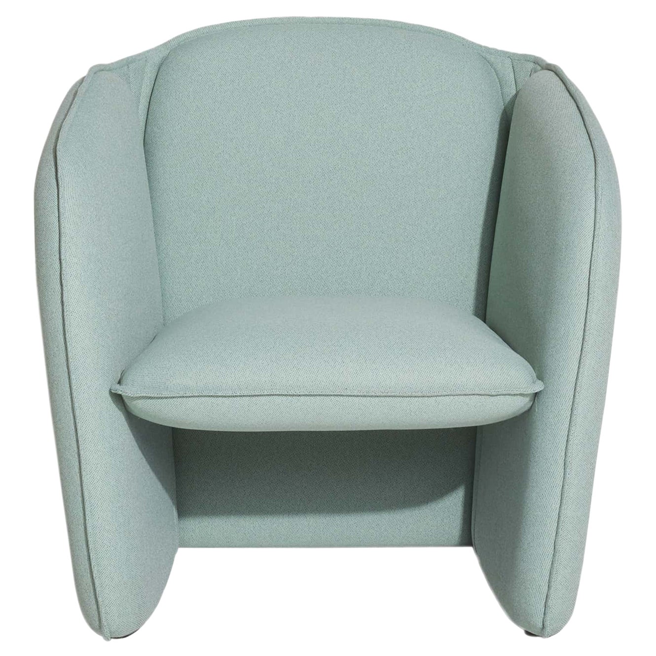 Fauteuil Petite Friture Lily en bleu clair par Färg & Blanche, 2022