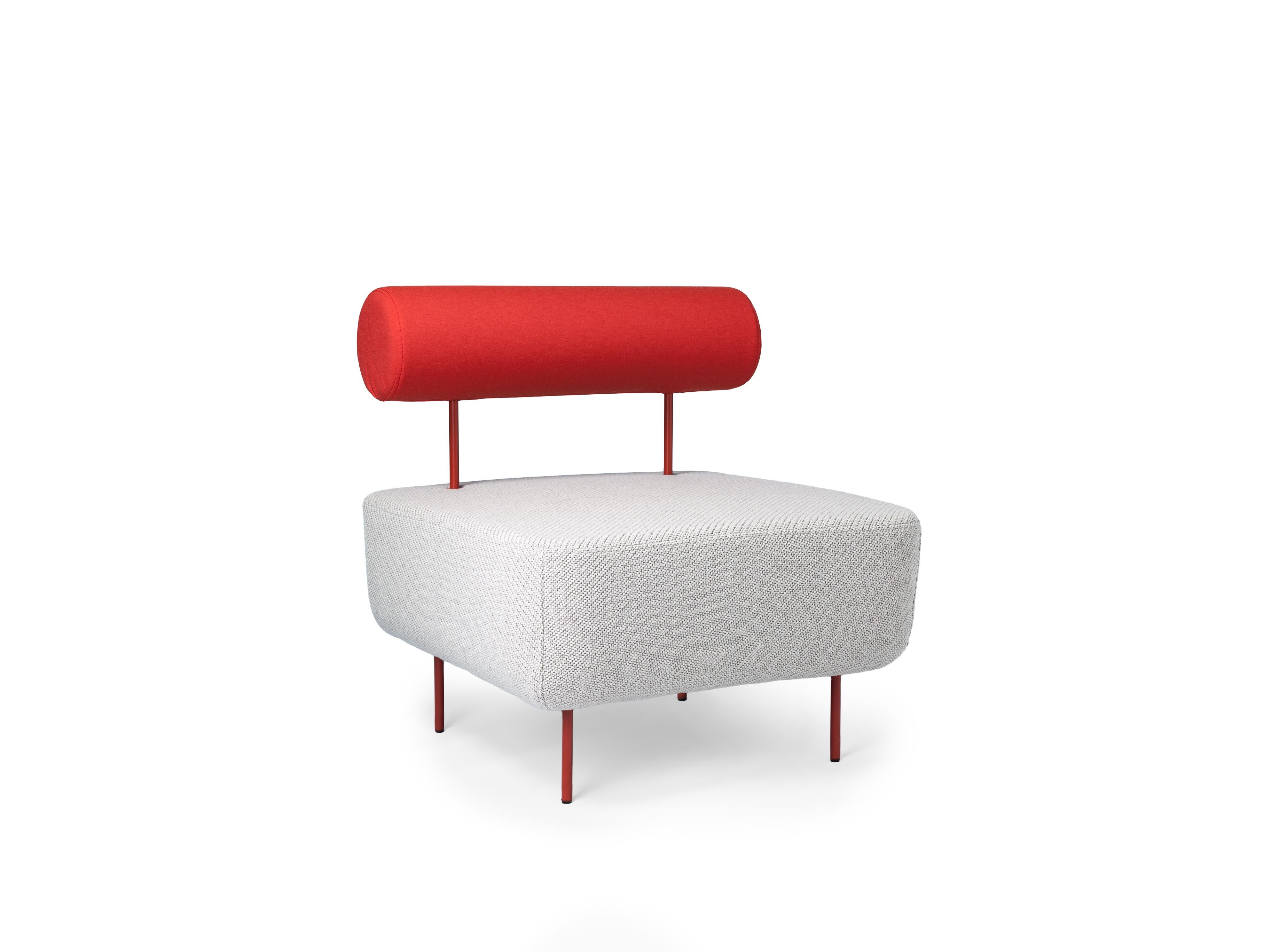 Petite Friture Medium Whiting Armchair en blanc et rouge par Morten & Jonas, 2015

Hoff, créée par le duo de designers Morten & Jonas, est une collection de deux tabourets et de deux fauteuils modulaires. Ils peuvent être combinés pour former un