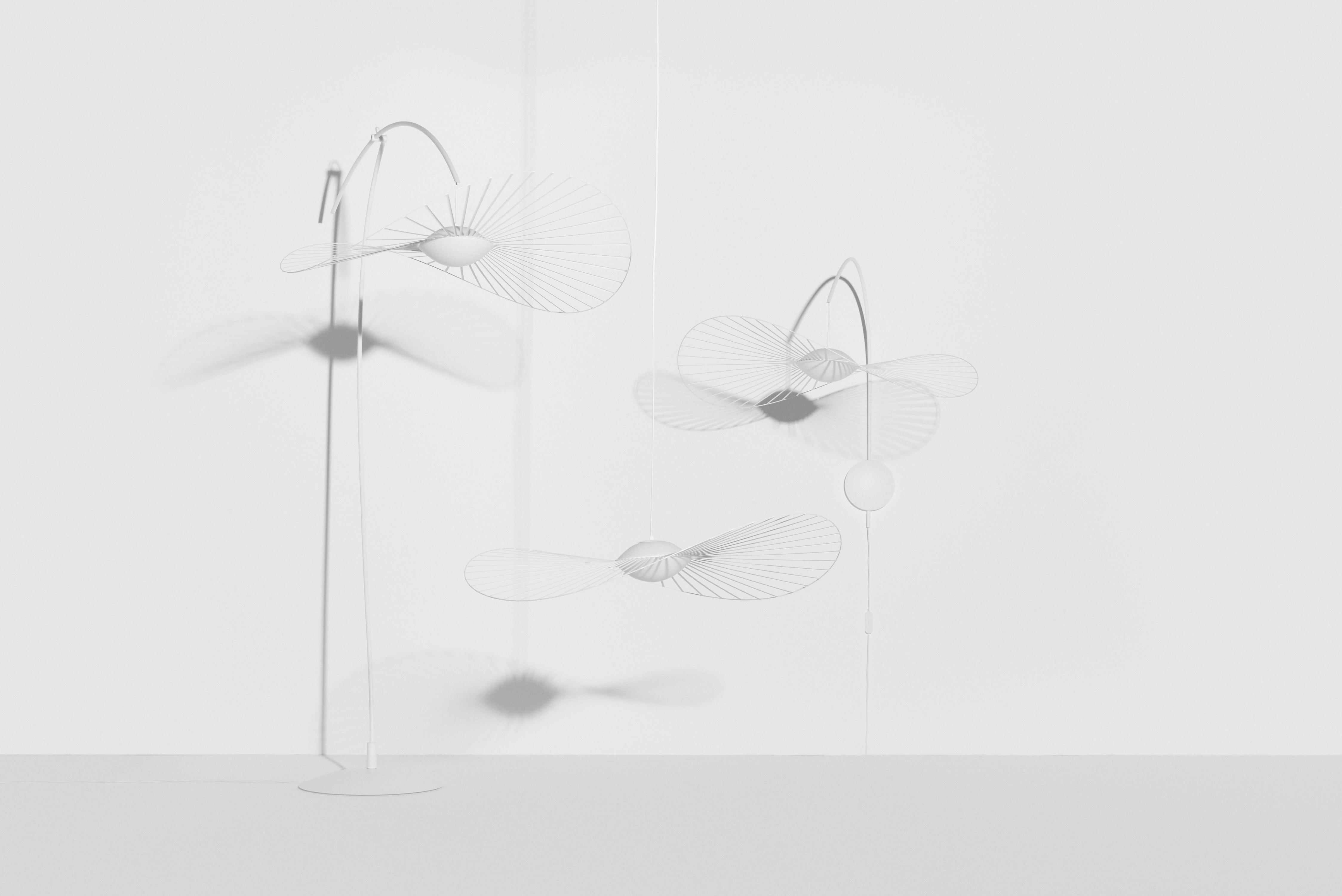 Petite lampe à suspension Vertigo Nova de taille moyenne en blanc par Constance Guisset en vente 3