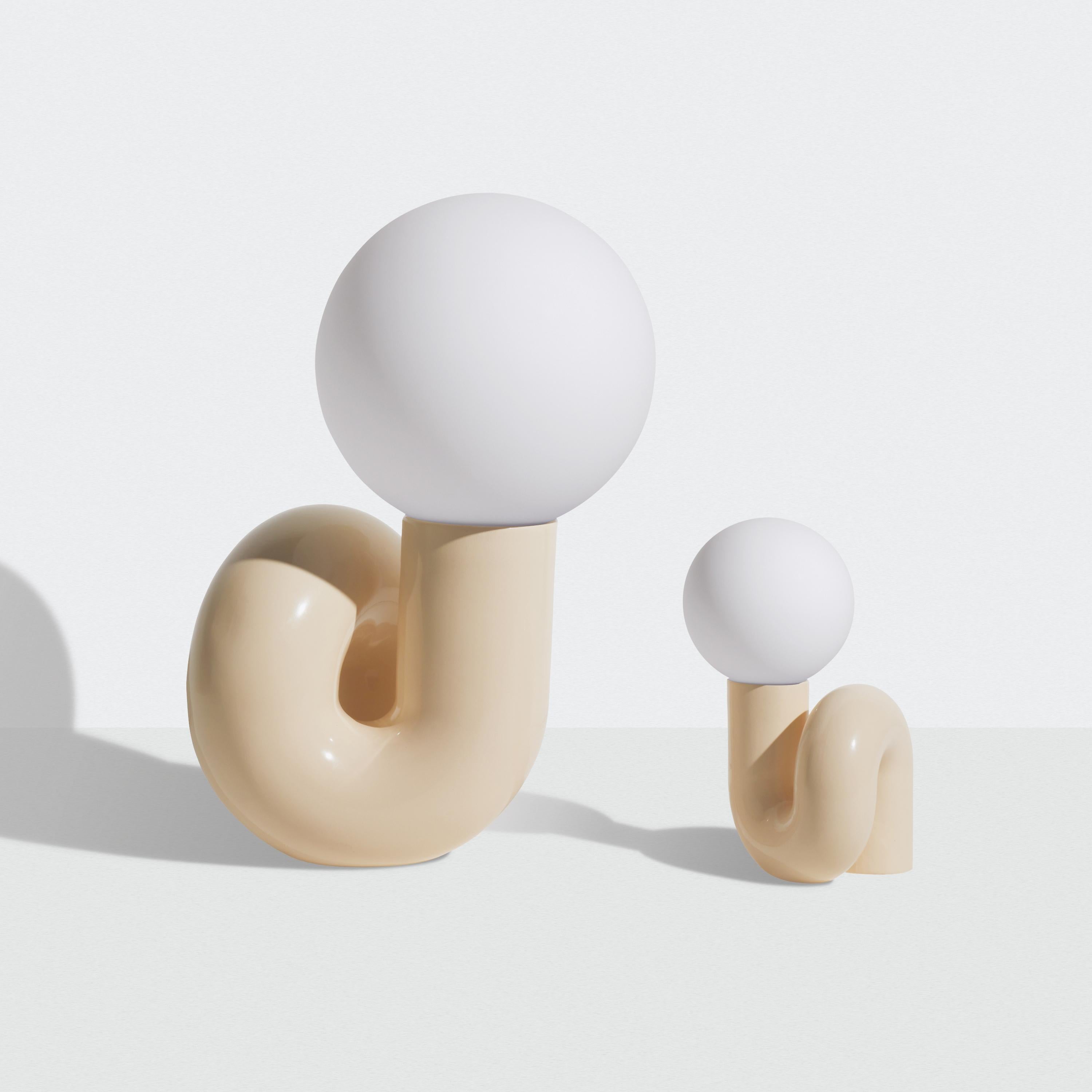 PETITE FRITURE Neotenic, Lámpara de mesa grande, Vainilla, Diseñada por Jumbo Portugués en venta