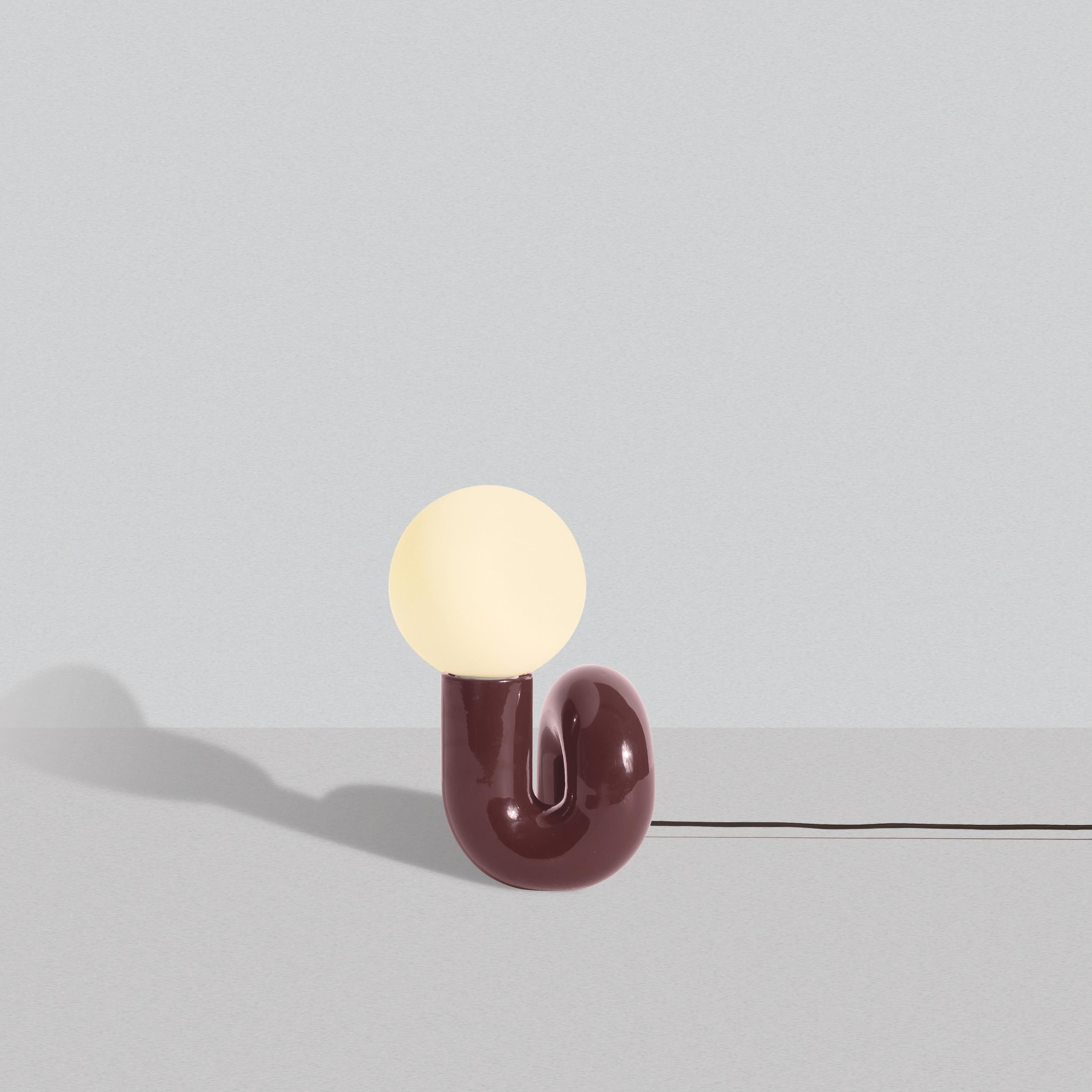 The lamps hand-blow glass conveys a soft, opaline feel that enhances the meanders of the ceramic and the quality of the light the lamp gives off. Available in two sizes, the Neotenic lamp is a chunky piece that has entered Petite Friture’s