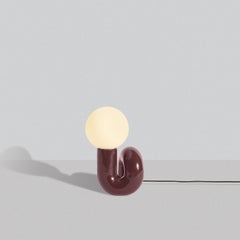 Petite lampe de bureau néoclassique PETITE FRITURE, en cerisier, conçue par Jumbo