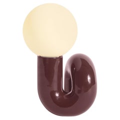 Petite lampe de bureau néoclassique PETITE FRITURE, en cerisier, conçue par Jumbo