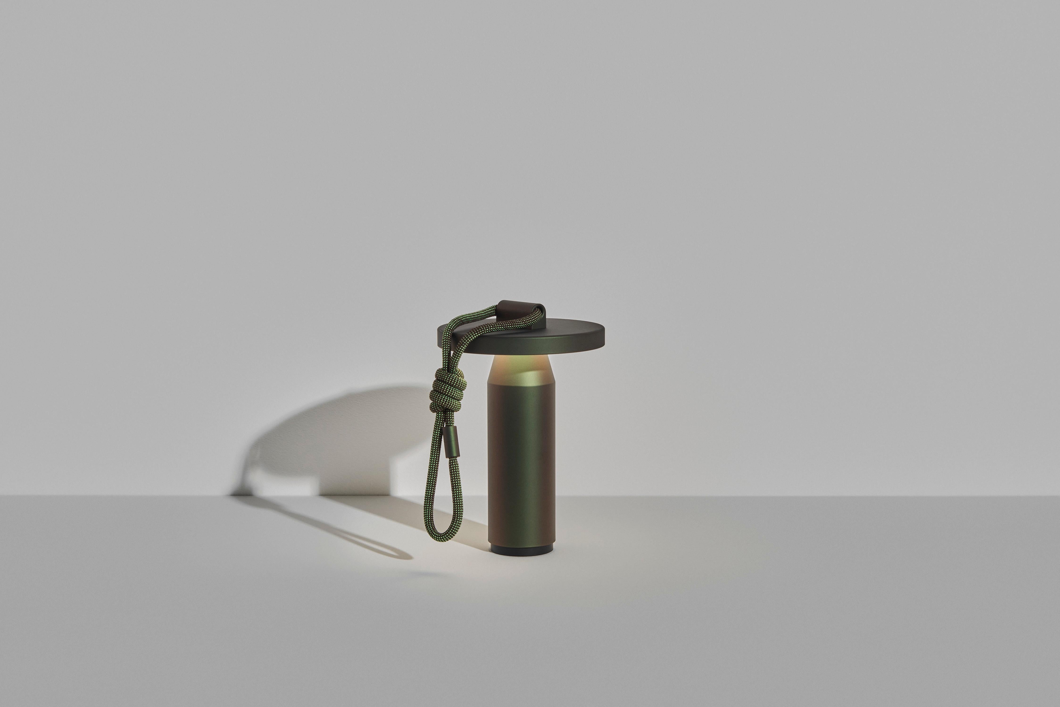PETITE FRITURE Quasar, Tragbare Außenlampe, Grün, Designer Samy Rio (Pulverbeschichtet) im Angebot