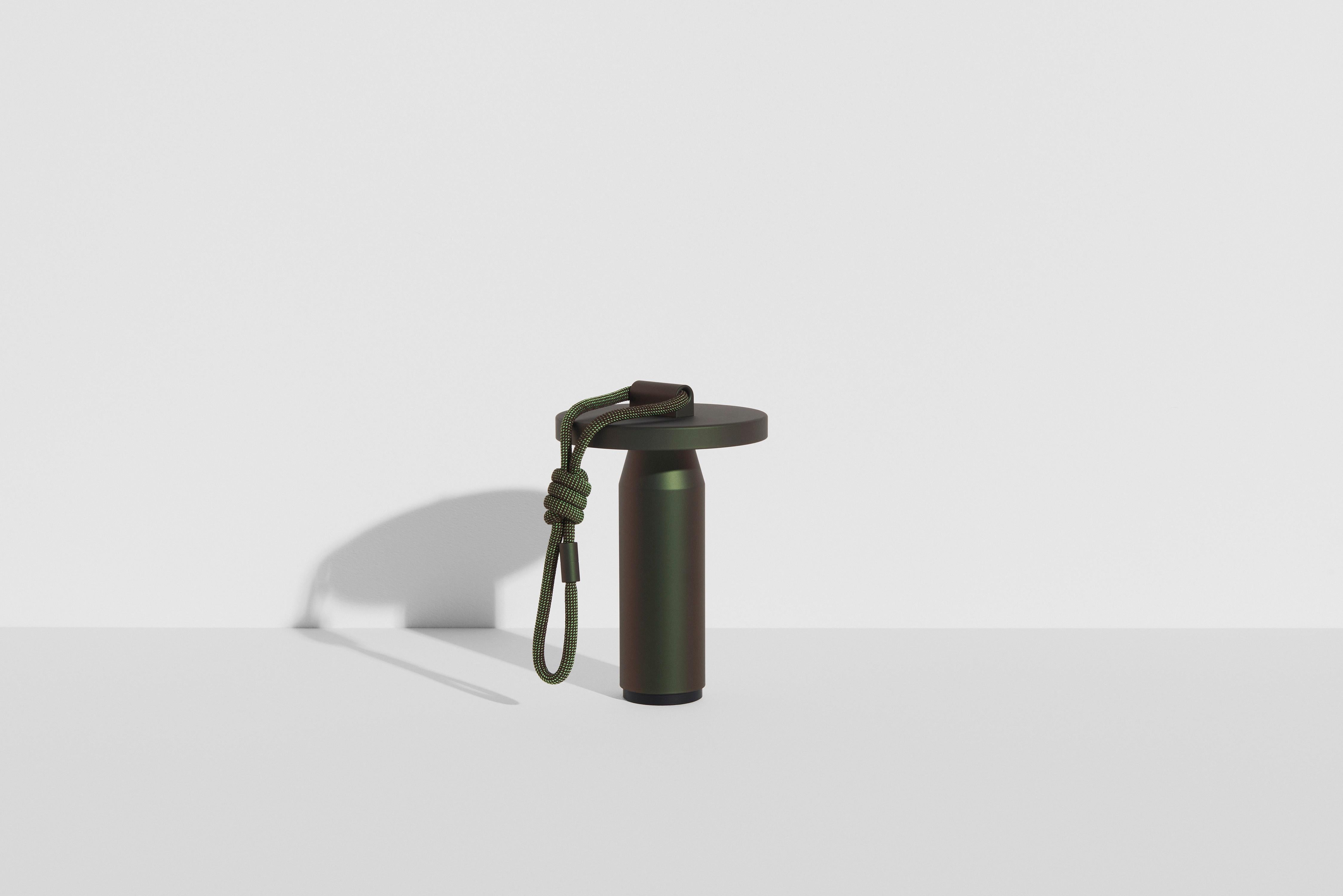 PETITE FRITURE Quasar, Tragbare Außenlampe, Grün, Designer Samy Rio im Zustand „Neu“ im Angebot in New York, NY