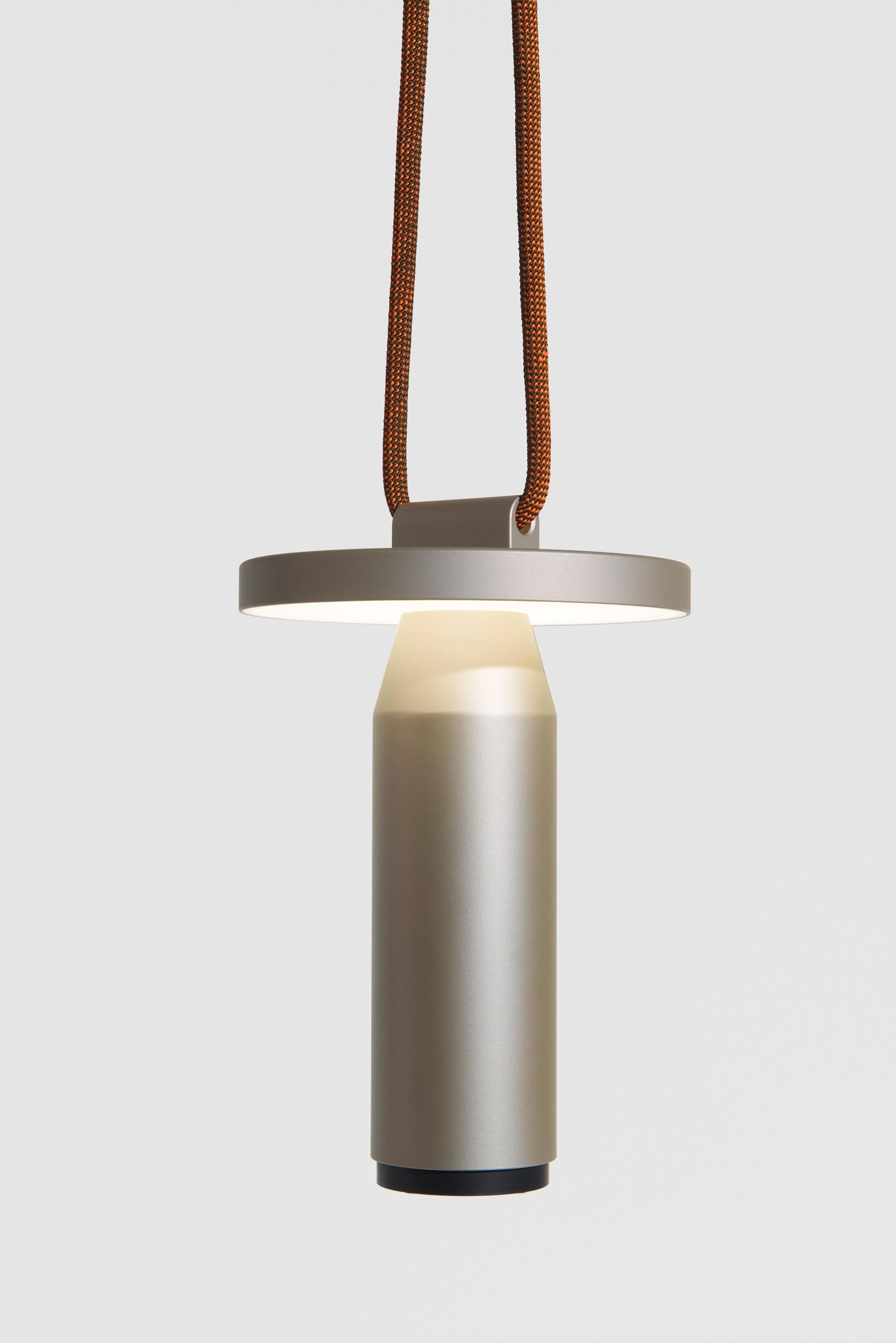 PETITE FRITURE Quasar, Tragbare Außenlampe, Grau, Designer Samy Rio (Chinesisch) im Angebot