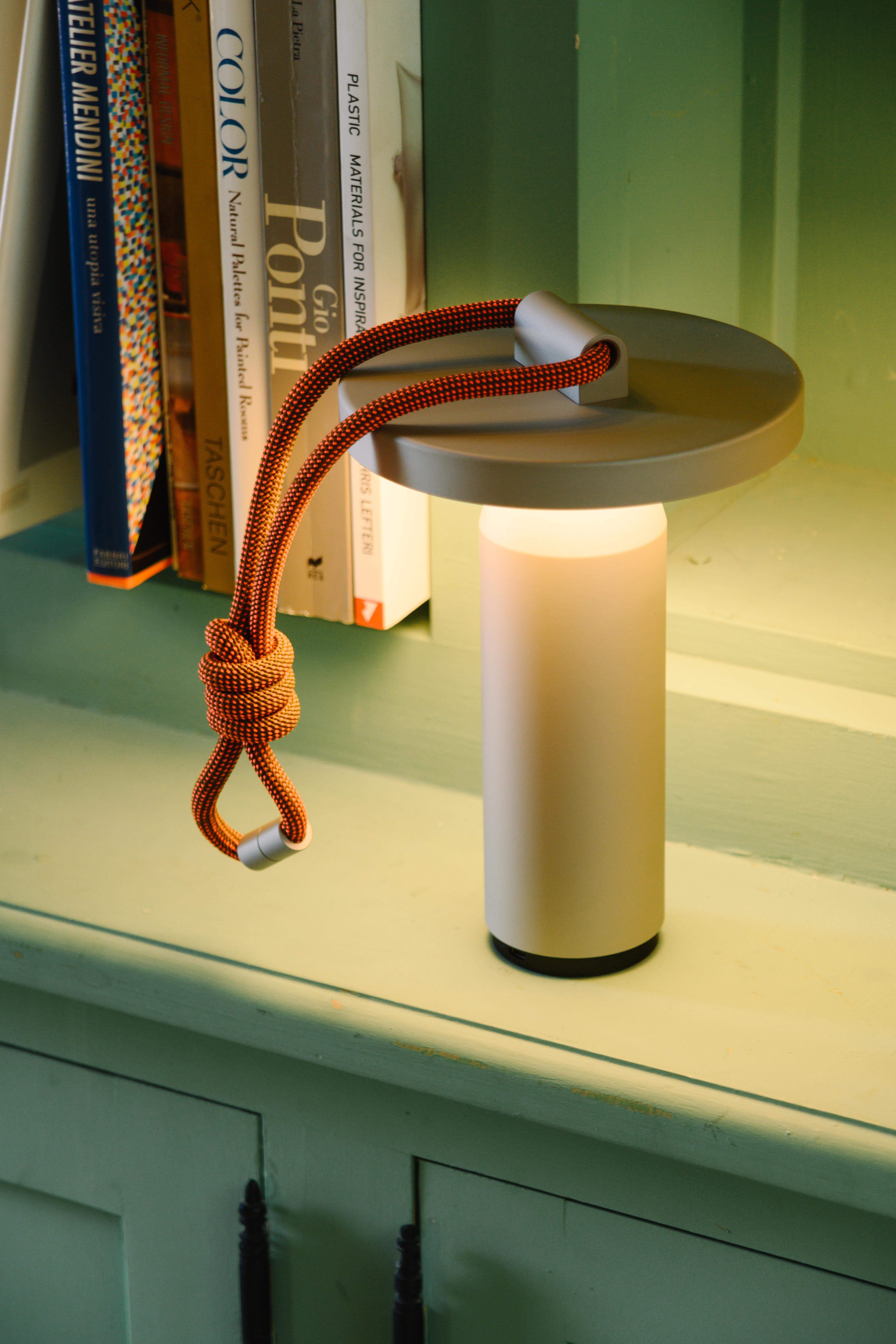 PETITE FRITURE Quasar, Tragbare Außenlampe, Grau, Designer Samy Rio (21. Jahrhundert und zeitgenössisch) im Angebot