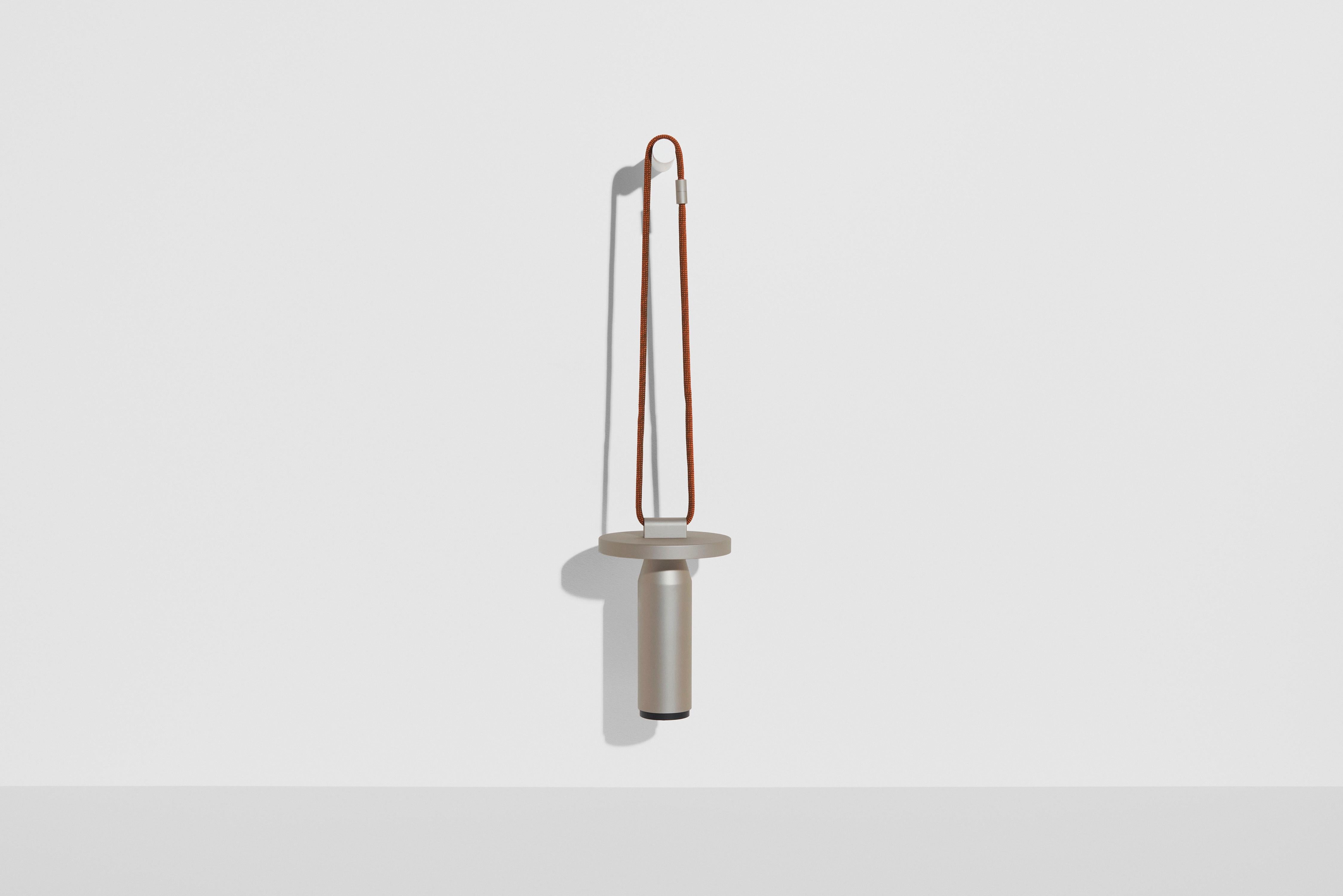 PETITE FRITURE Quasar, Tragbare Außenlampe, Grau, Designer Samy Rio (Aluminium) im Angebot