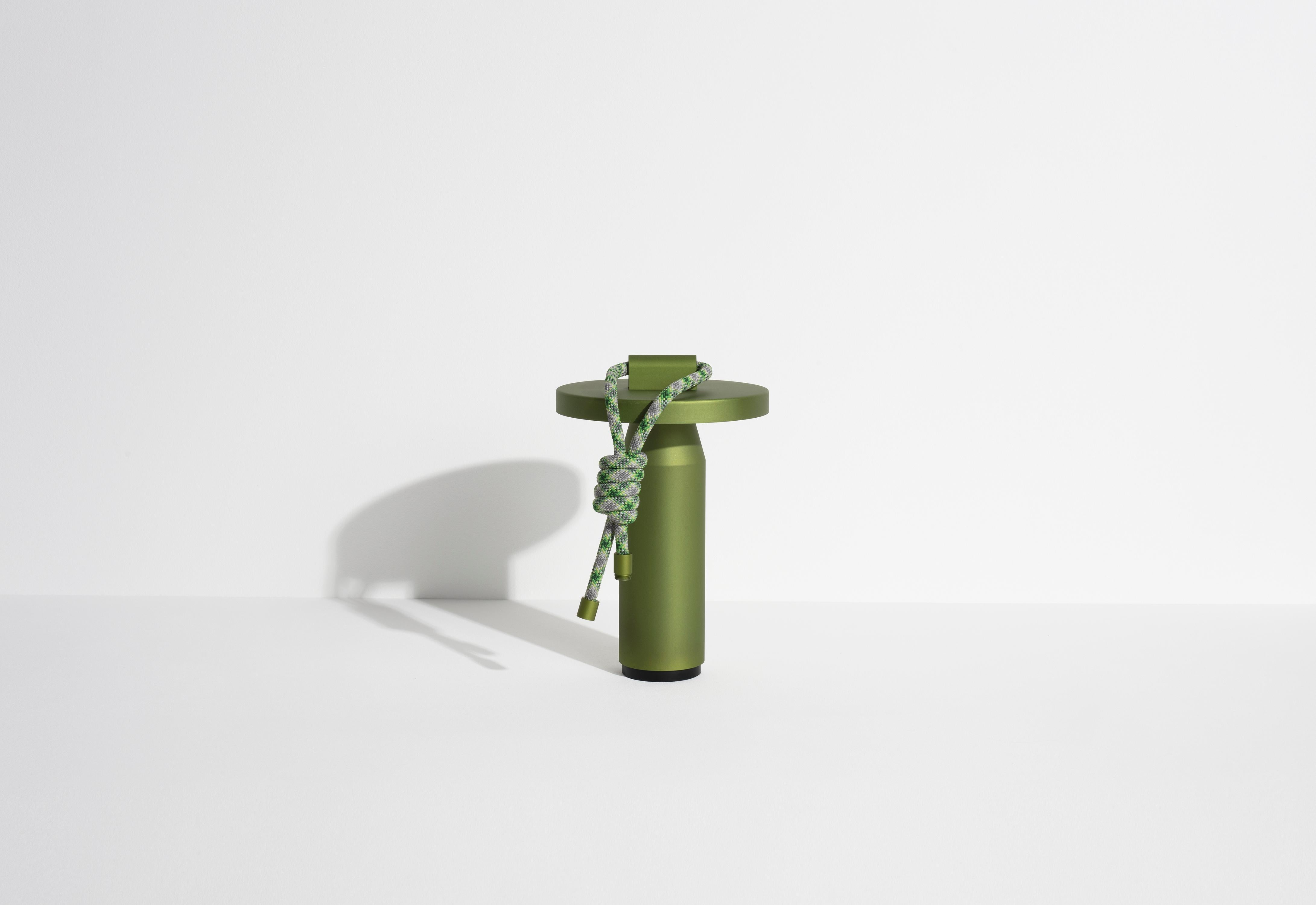 Lámpara de mesa portátil Petite Friture Quasar de aluminio verde oliva by Samy Rio en Nuevo estado para la venta en Brooklyn, NY